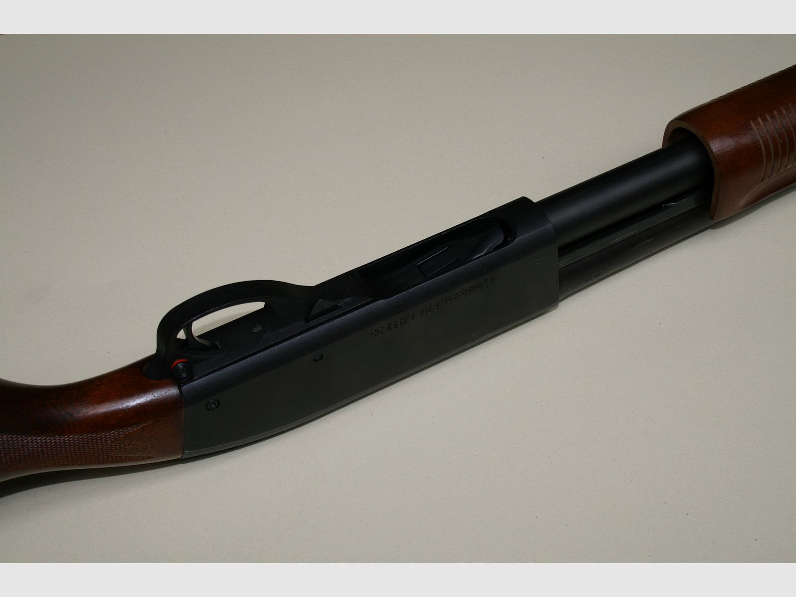 Fusils à pompe Remington 870 Express Cal.12/76 canon lisse 46 cm + extension de magasin [CATEGORIE B] (OCCASION), image 8 sur 8