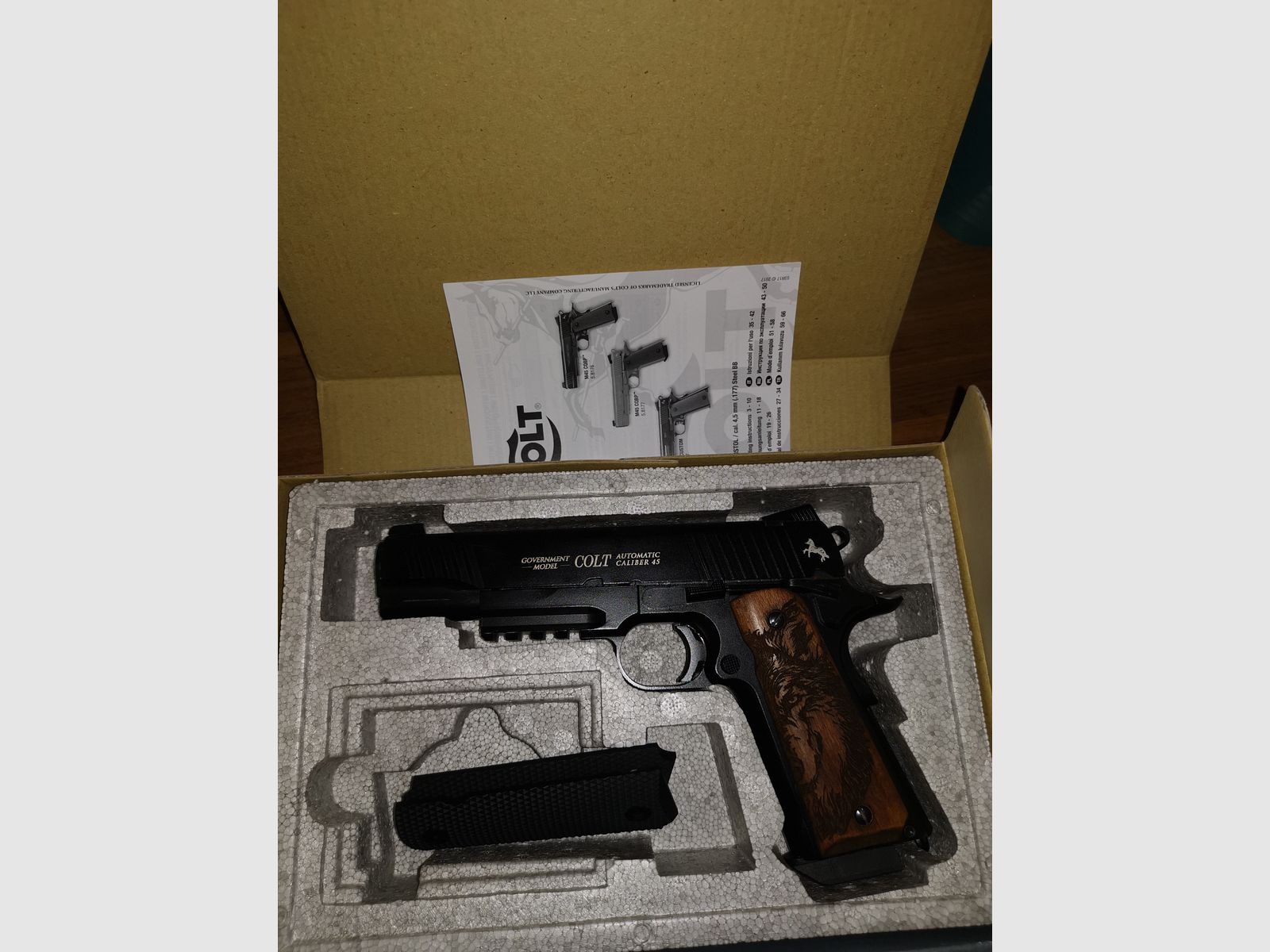 Colt Government M45 mit handgefertigtem Holzgriff Co2 4,5mm Blow Back