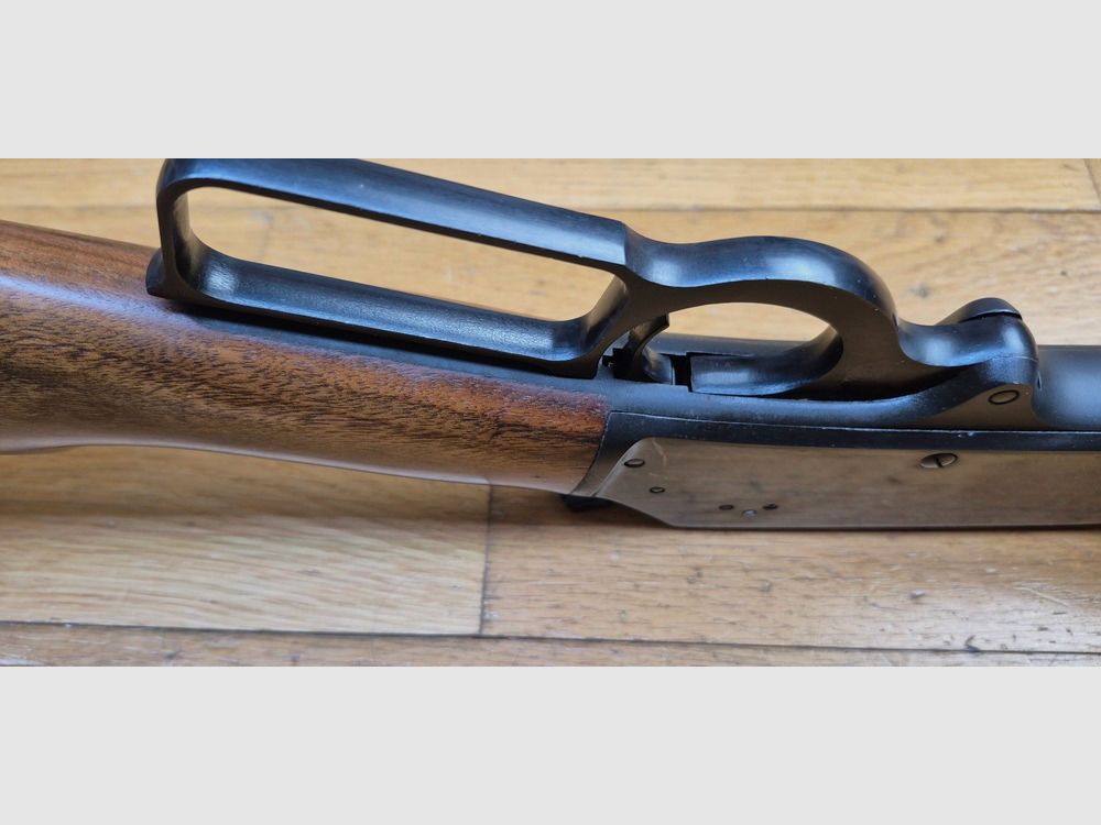 Wunderschöne Marlin Unterhebelrepetierbüchse – Modell 1895 – Kal. 45-70 Gvt – 6 Schuss – Seltenes Stempel « JM » – Hochwertige Marlin-Waffe vor der Insolvenz! – Hervorragende Fertigung in New Haven von 1974 – Ausgezeichneter Zustand – TBE+++, Bild 17 von 46
