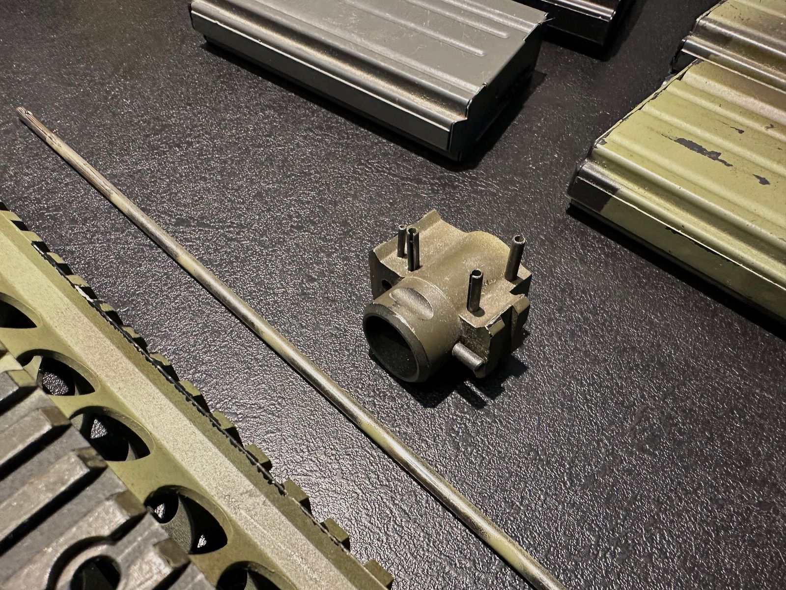 SR25 parts und Mags