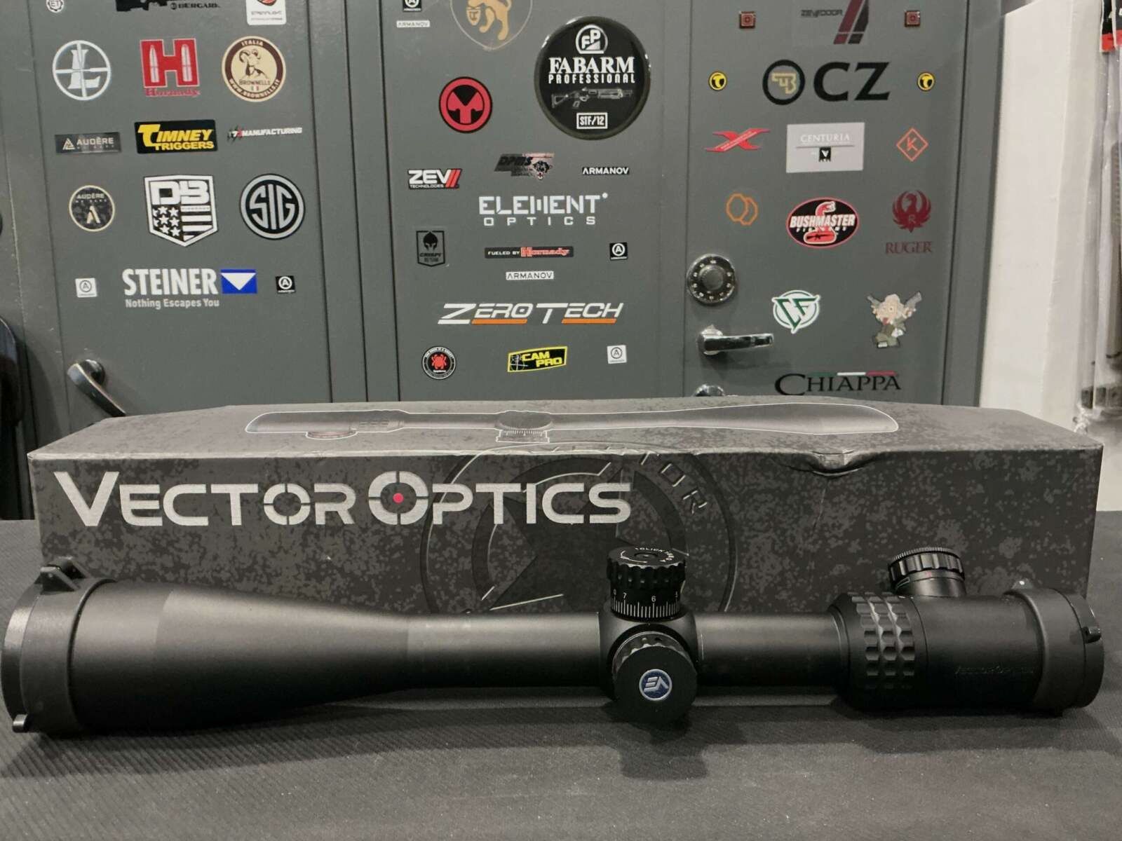 Optik Vector Optics Sentinel 8-32×50, Bild 1 von 2