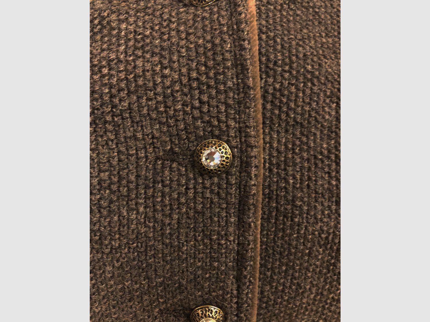 Litzlfelder elegante Damen-Strickjacke mit Schößchen braun