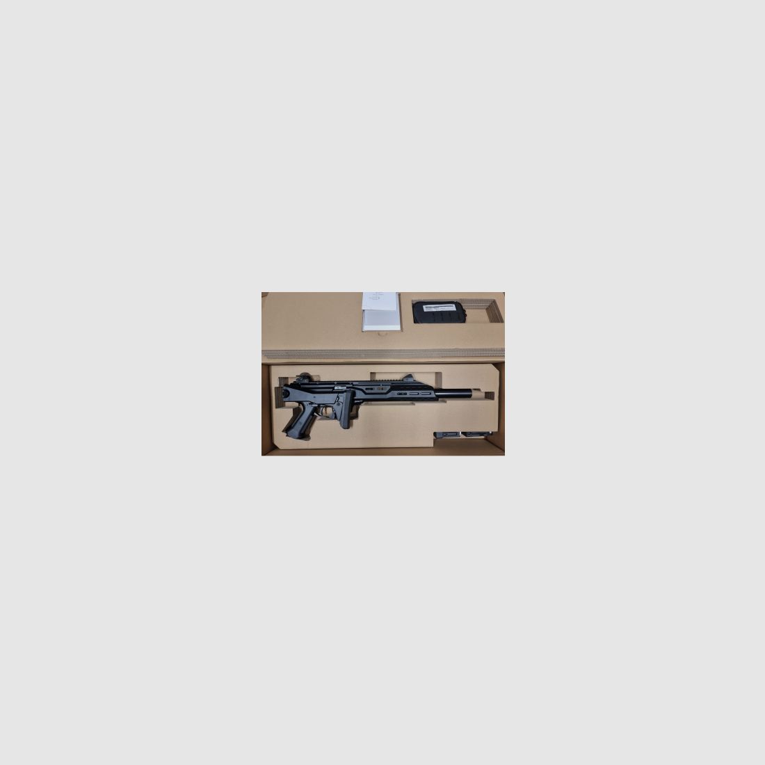 Carabine auto-chargée Scorpion Evo 3 S1 9mm Luger avec faux silencieux
