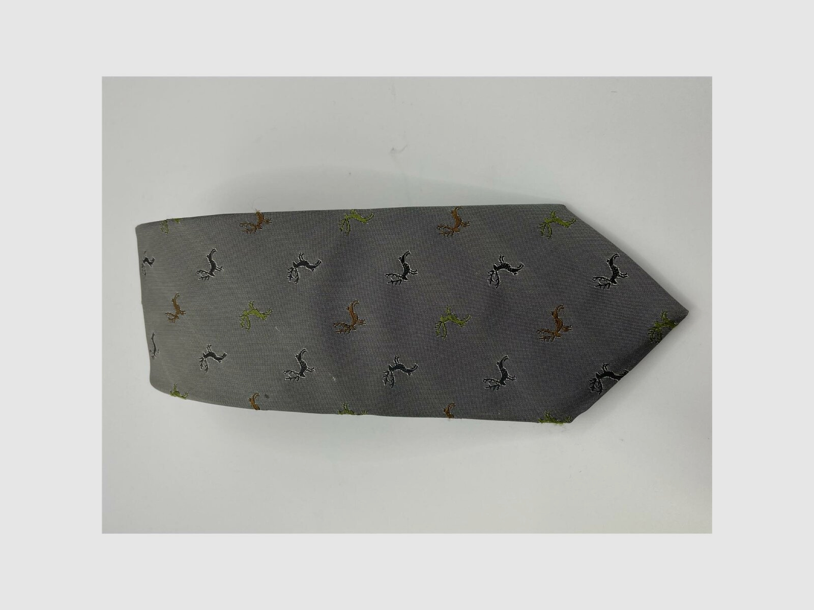 Krawatte silber Motiv schwarze, braune und grne Hirsche
