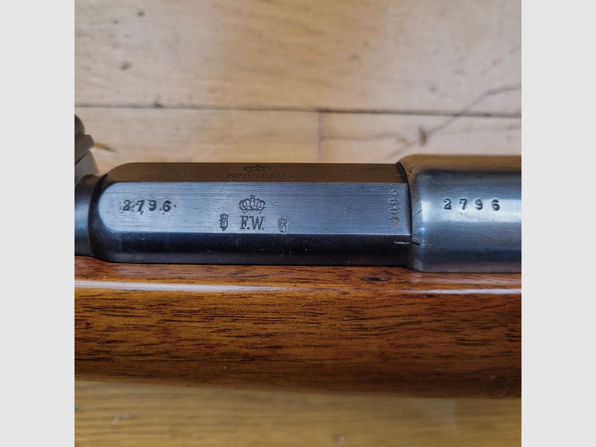 Prächtiges Infanteriegewehr Mauser 1871/84 – Vollständig einheitliche Seriennummer – Preußisches Arsenal Spandau – Prestigierte Zuteilung an die 1. Jäger zu Fuß der Garde – Neuer Lauf – Museumszustand, Bild 28 von 35