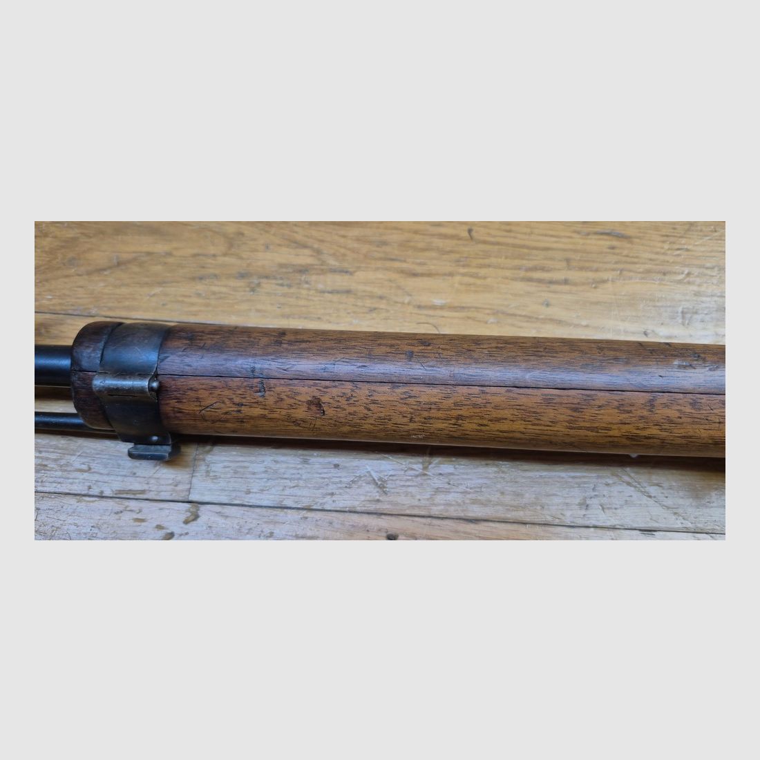 Seltene Schweizer Büchse 05/11 – Auf Basis der Kavalleriebüchse 1905 System 1889 Schmidt Rubin modifiziert 1911 – Munition GP11 in 7,5 x 55 Schweiz – Gute Hölzer, aber mit Reparaturen – Mechanik einwandfrei und sehr schöner Lauf – Ausgezeichnete kleine Büchse in Kat. D – BE/BE+, Bild 43 von 45