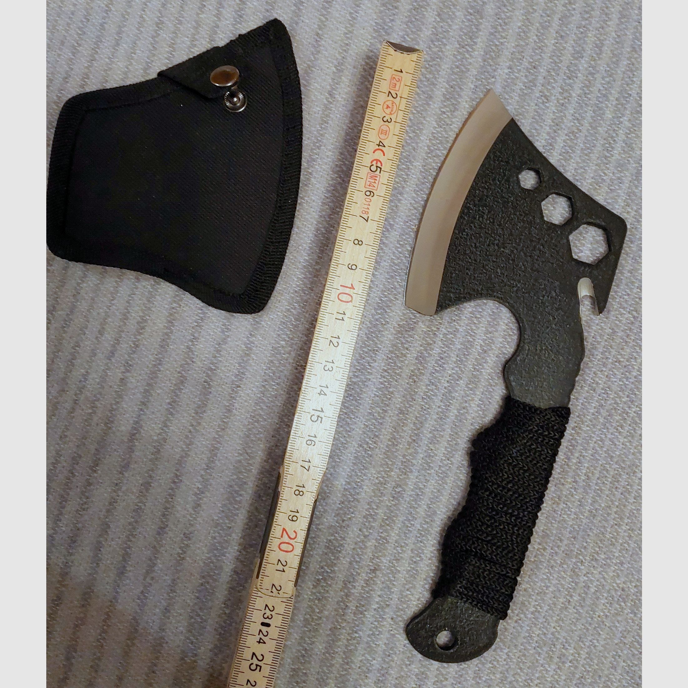 Kompaktes Camping- & Wurfbeil mit Cordura-Nylonhülle