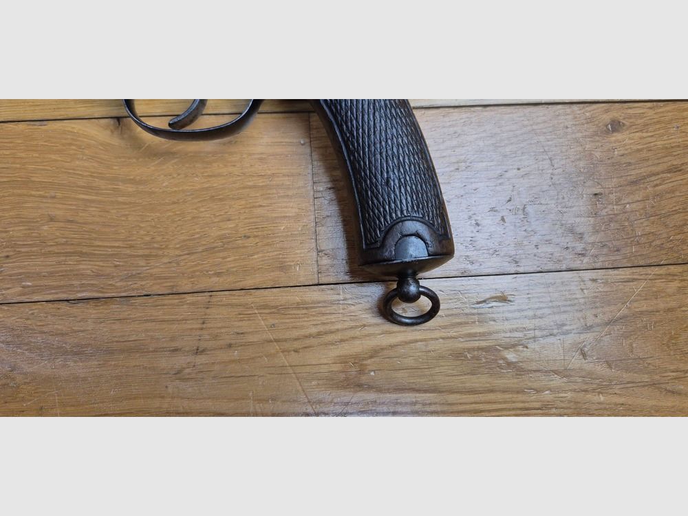 Schöner Dienstrevolver Modell 1892 – Gängig, aber mythisch – Höhepunkt des Dienstrevolvers Made in France – Kaliber 8mm92 – Mono-Nummer – Waffe von 1902 – Schöne Mechanik – Schöner Lauf – Sehr guter Zustand, Bild 15 von 19