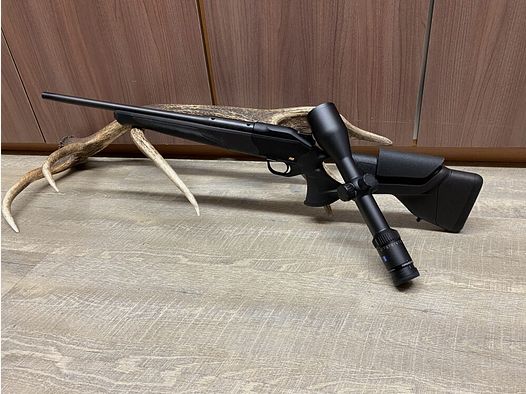 Blaser	 R8 Ultimate, mit Zeiss Conquest V6 2,5-15x56, Schaftrückenverstellung, Kurzlauf