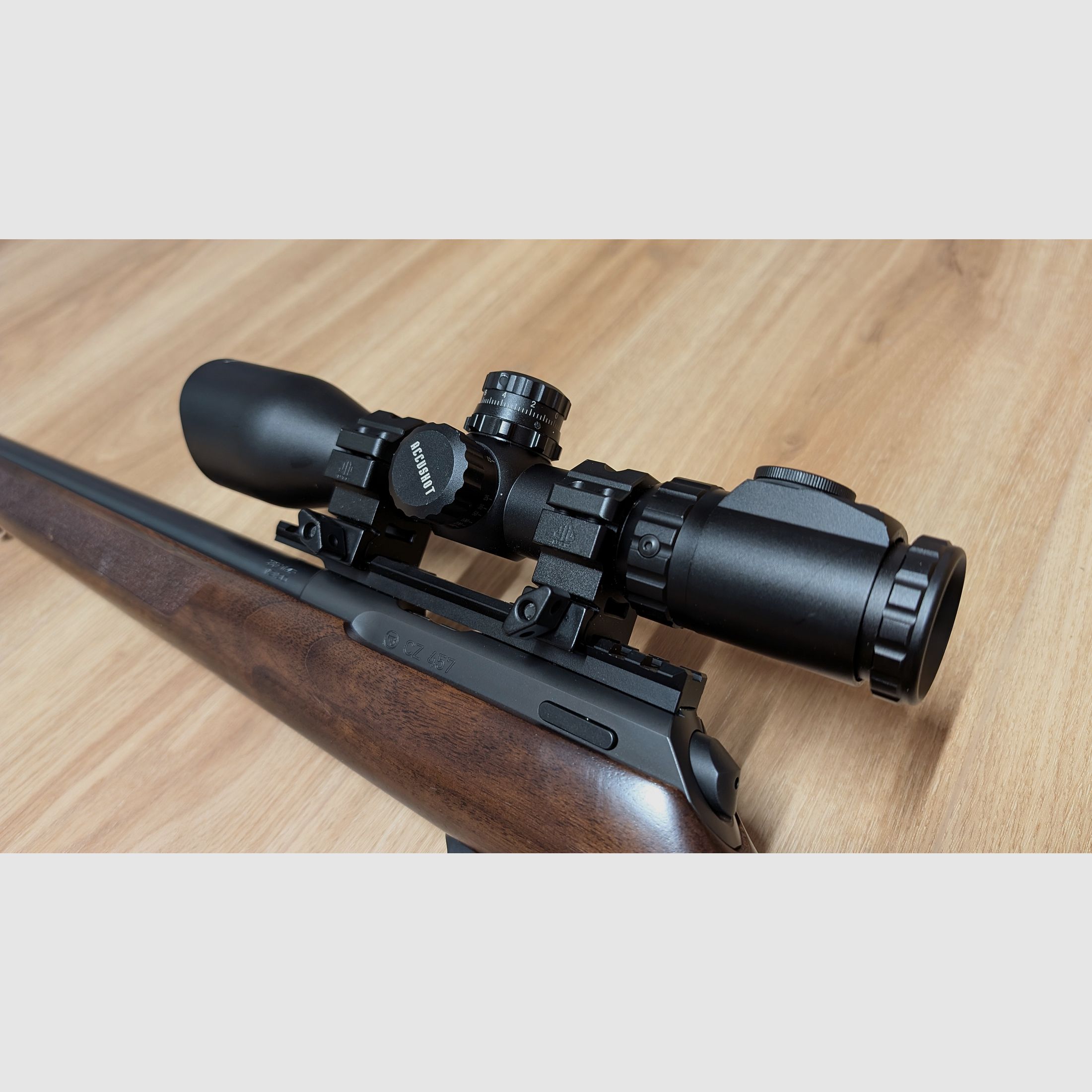 CZ 457 Varmint in .22 WMR, met UTC 4-16x44 Accushot, CZ Picatinnyschiene