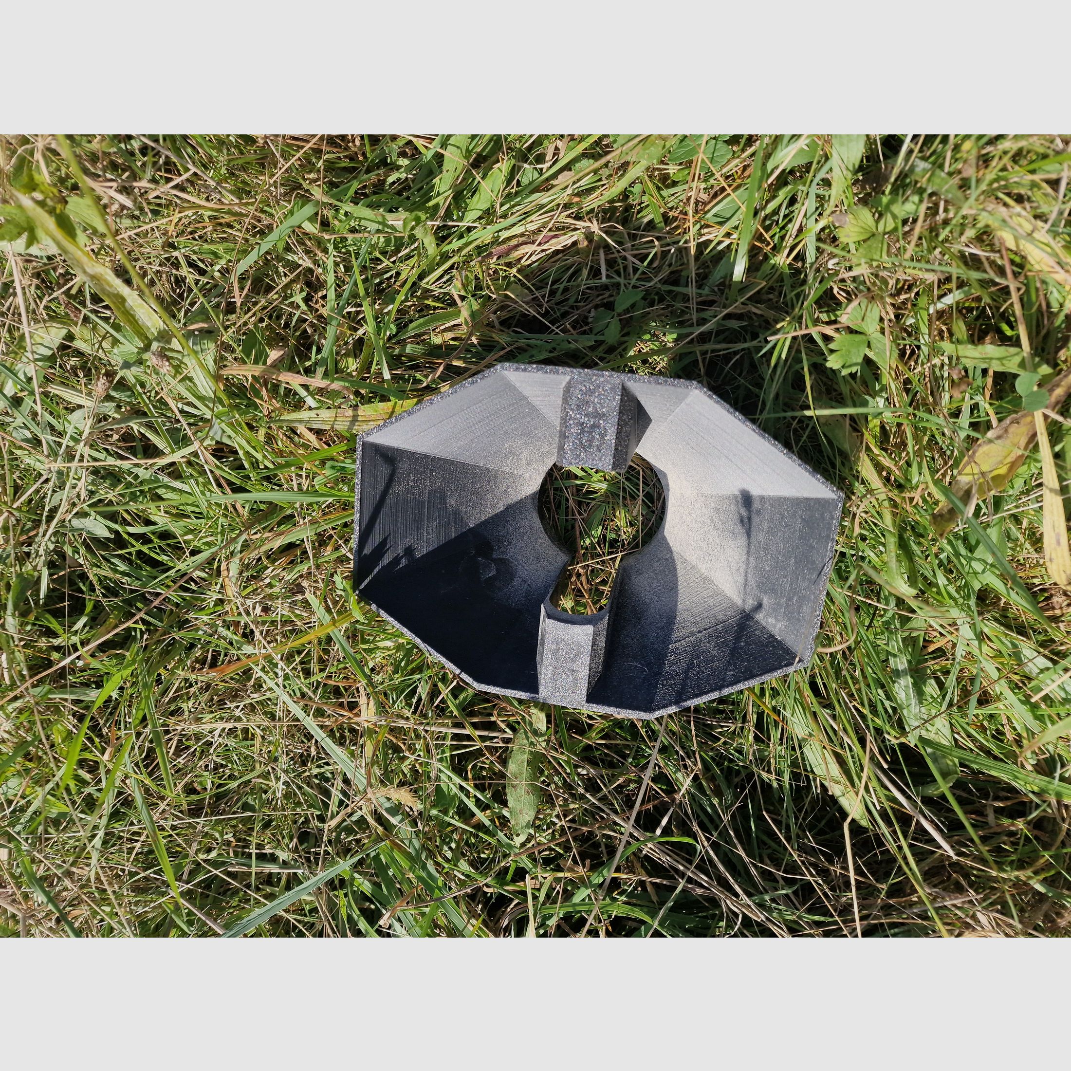 Ayudante de Caza - Embudo de Cebo