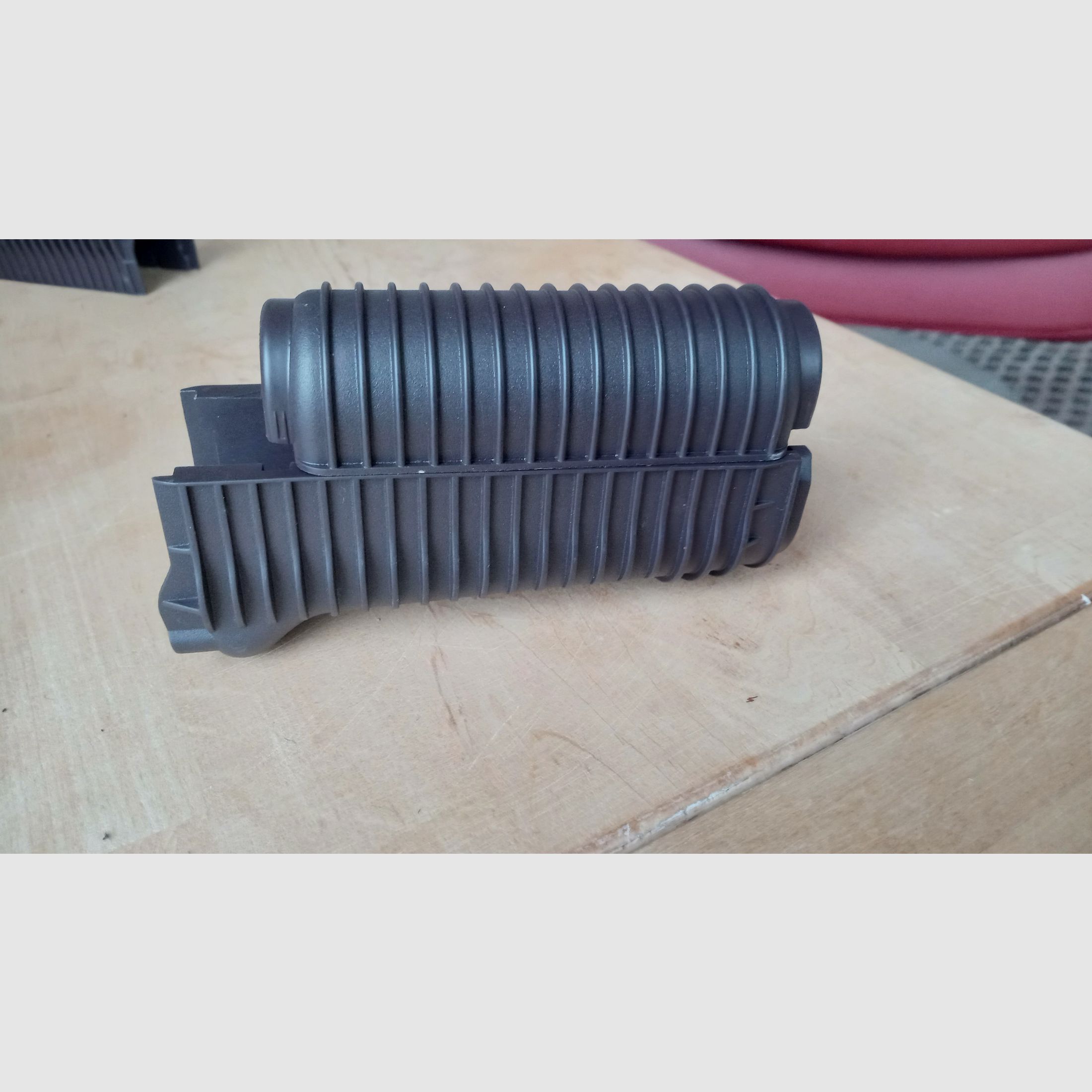 AIRSOFT - Ribbed plum polymer handguard for the toy Krinkov (AKS-74u) / Price negotiable // GBB S-AEG / AKSU