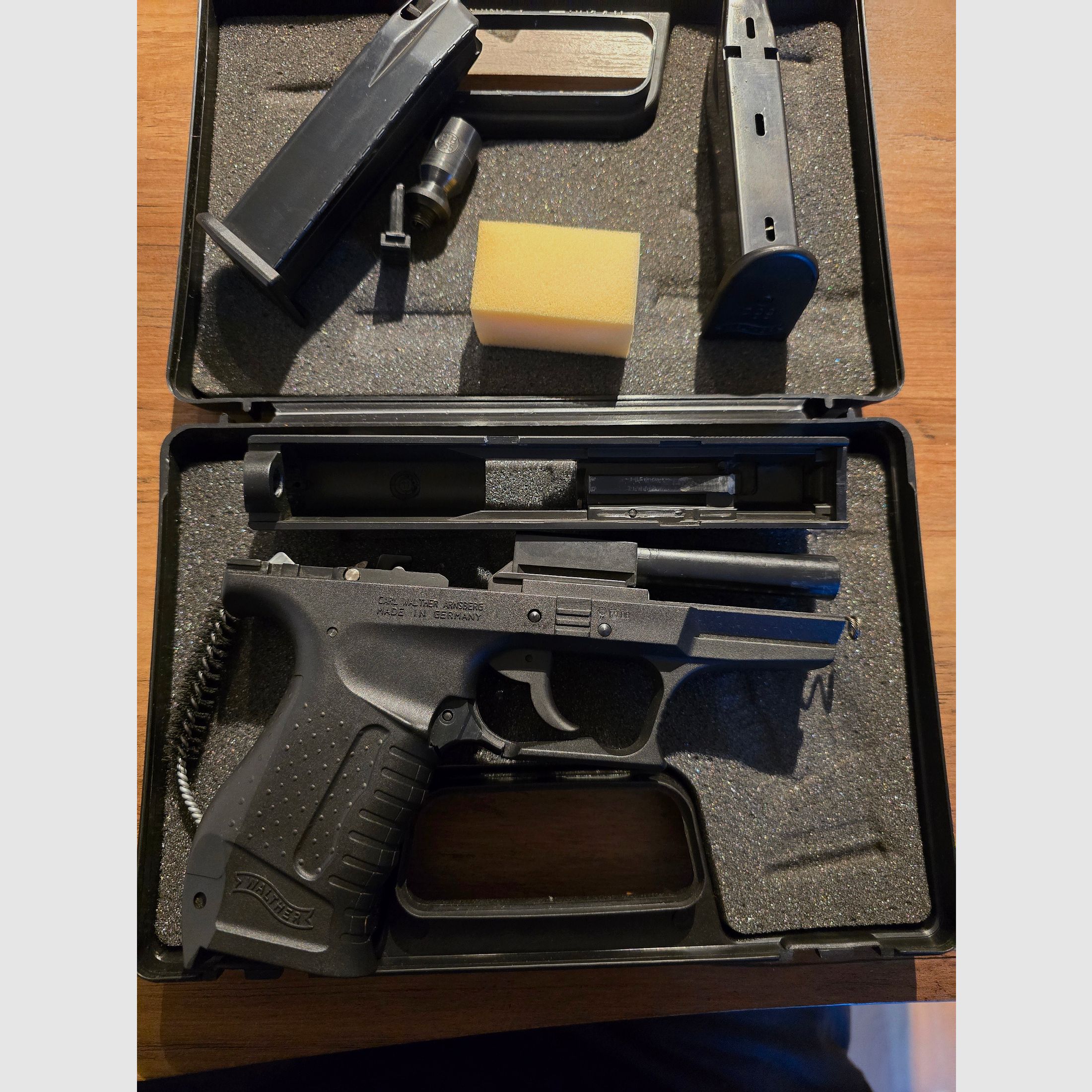 Walther P99 gas signal pistol cal 9mm P.A.K pick-up only!!