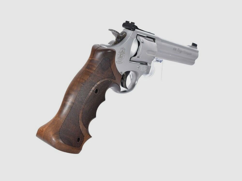 Smith & Wesson	 686 Target Champion