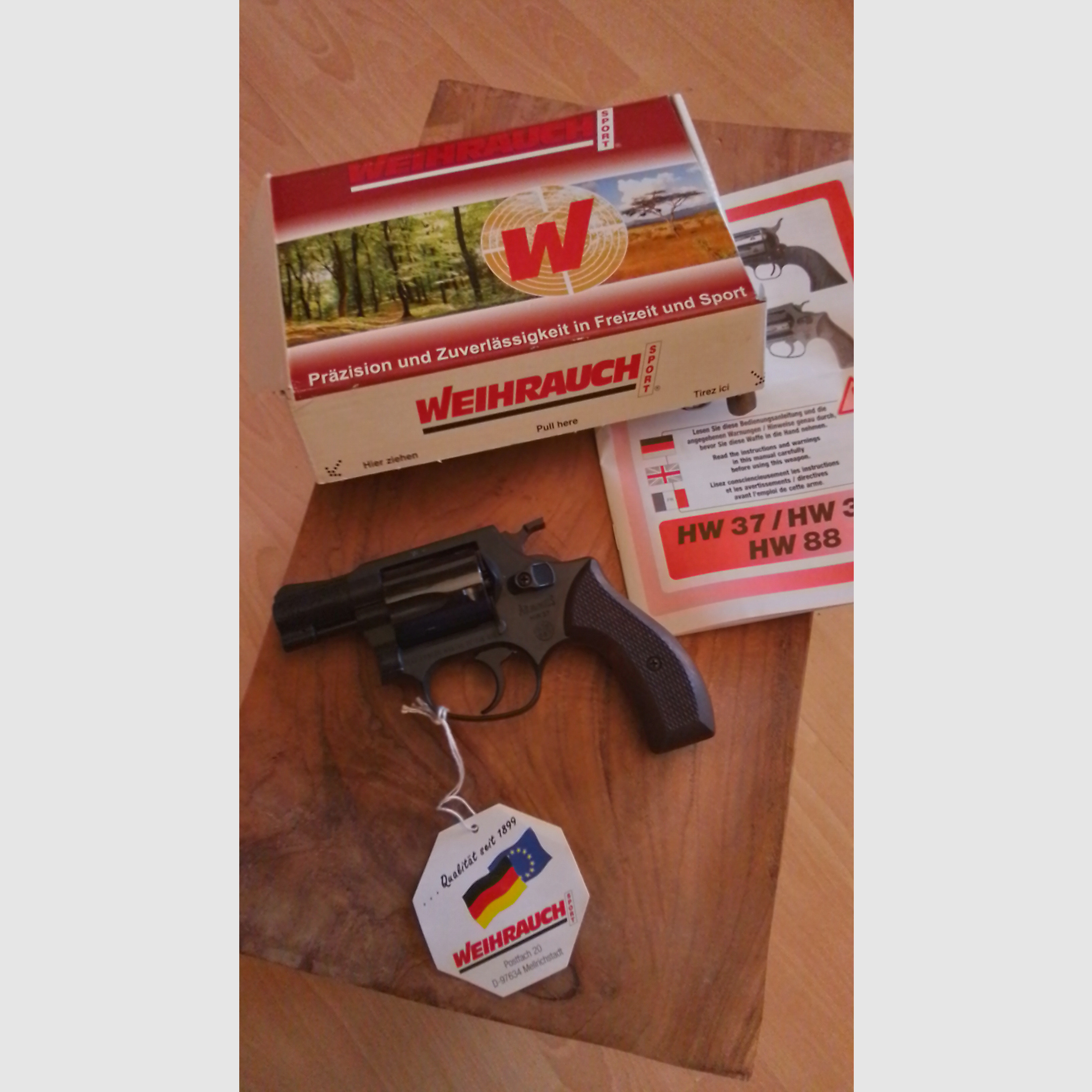 WEIHRAUCH Arminius HW 37  Schreckschussrevolver/ Gasrevolver  9mm knall  Holzgriffschalen Neu 