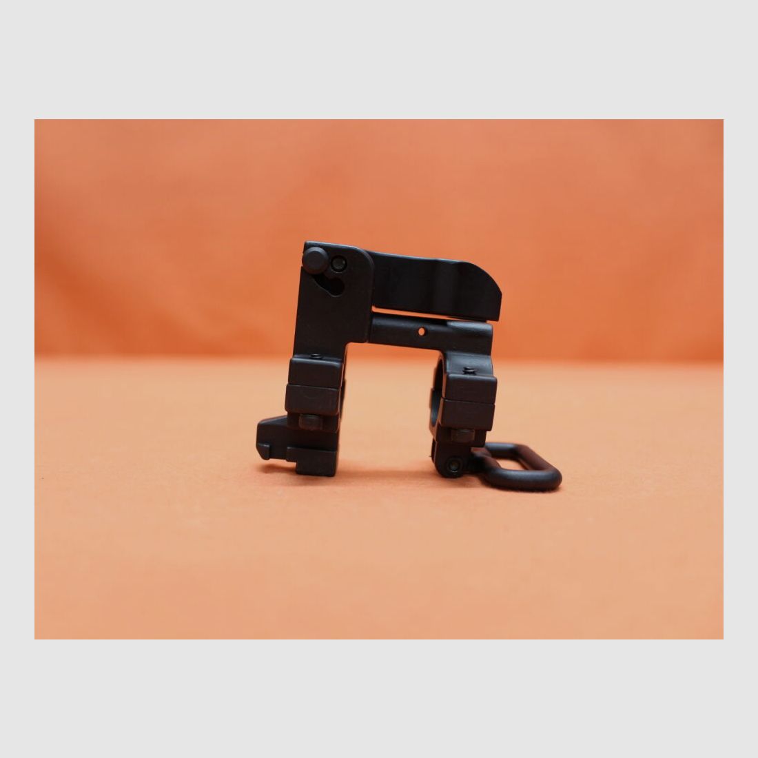 Yankee Hill Machine AR-15 : Assemblage de visée avant rabattable avec capot YHM avec support à baïonnette monté par boulon.750" ID Acier mat