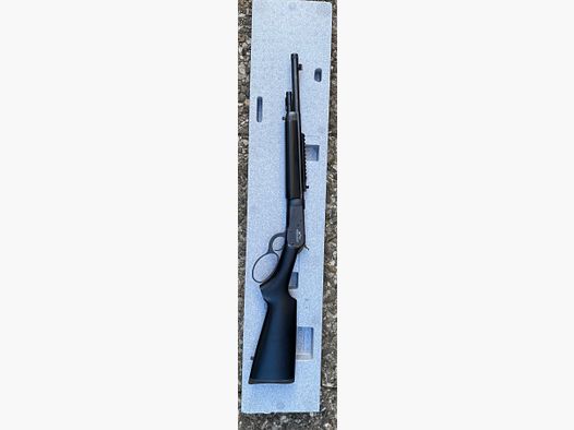 UHR Chiappa Wildlands, 44 Mag, jak Winchester 92