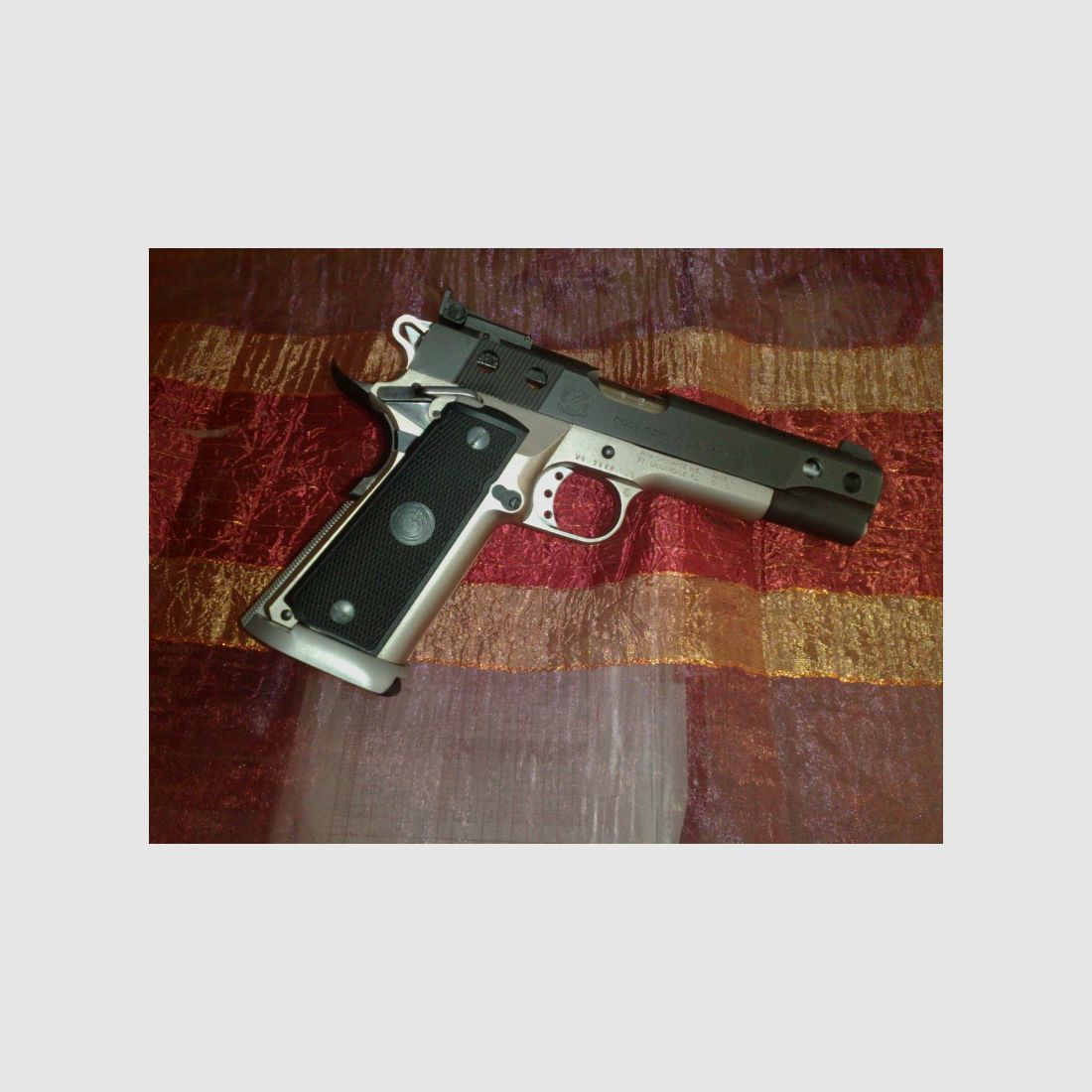 Pistola 45.ACP Duotone Para Ordnance/Springfiled con 2 cargadores y empuñaduras intercambiables