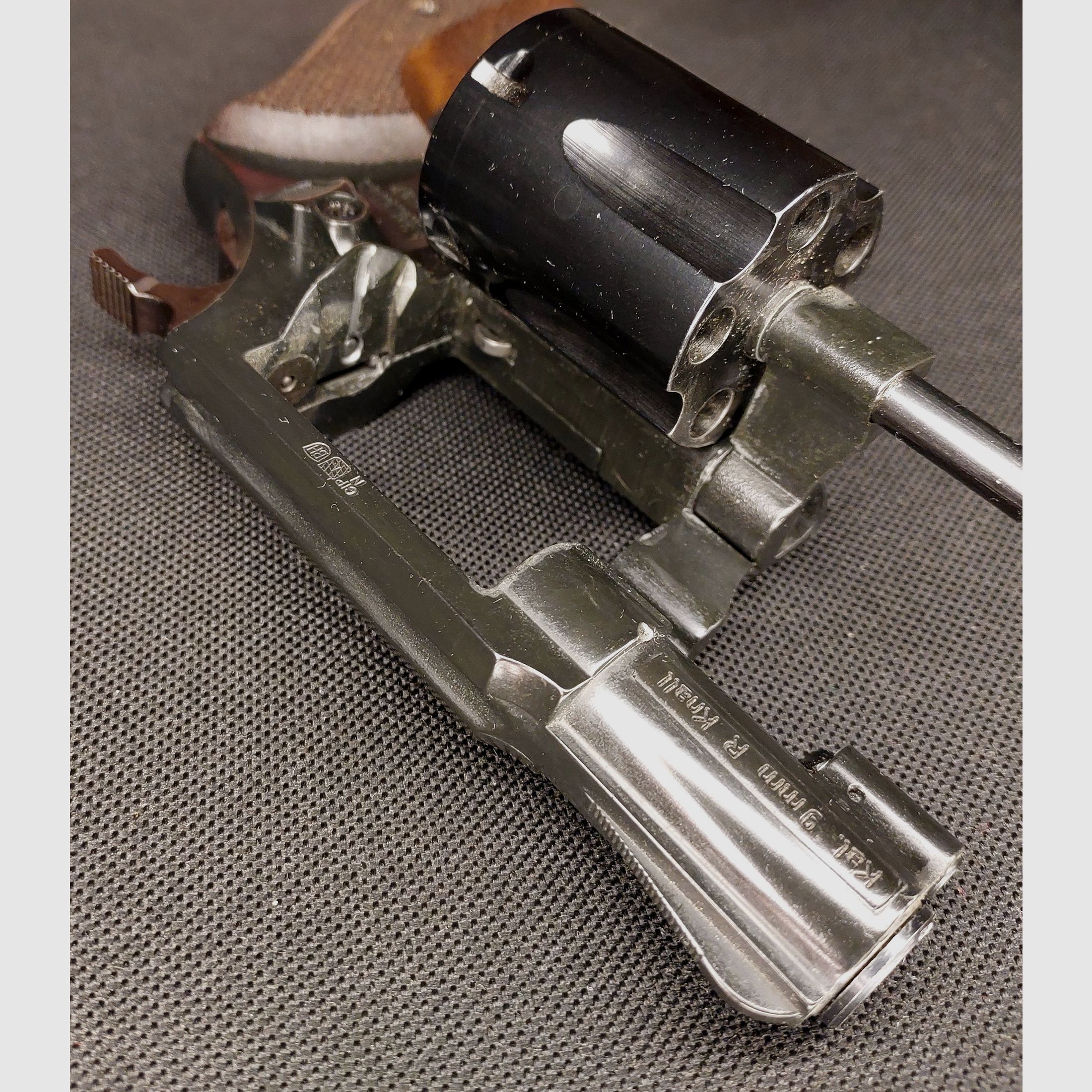 Incienso HW37 Cal. 9mm R.K. (PTB 887) OVP con empuñaduras de madera y funda de cuero - en muy buen estado (Arminius HW 37)