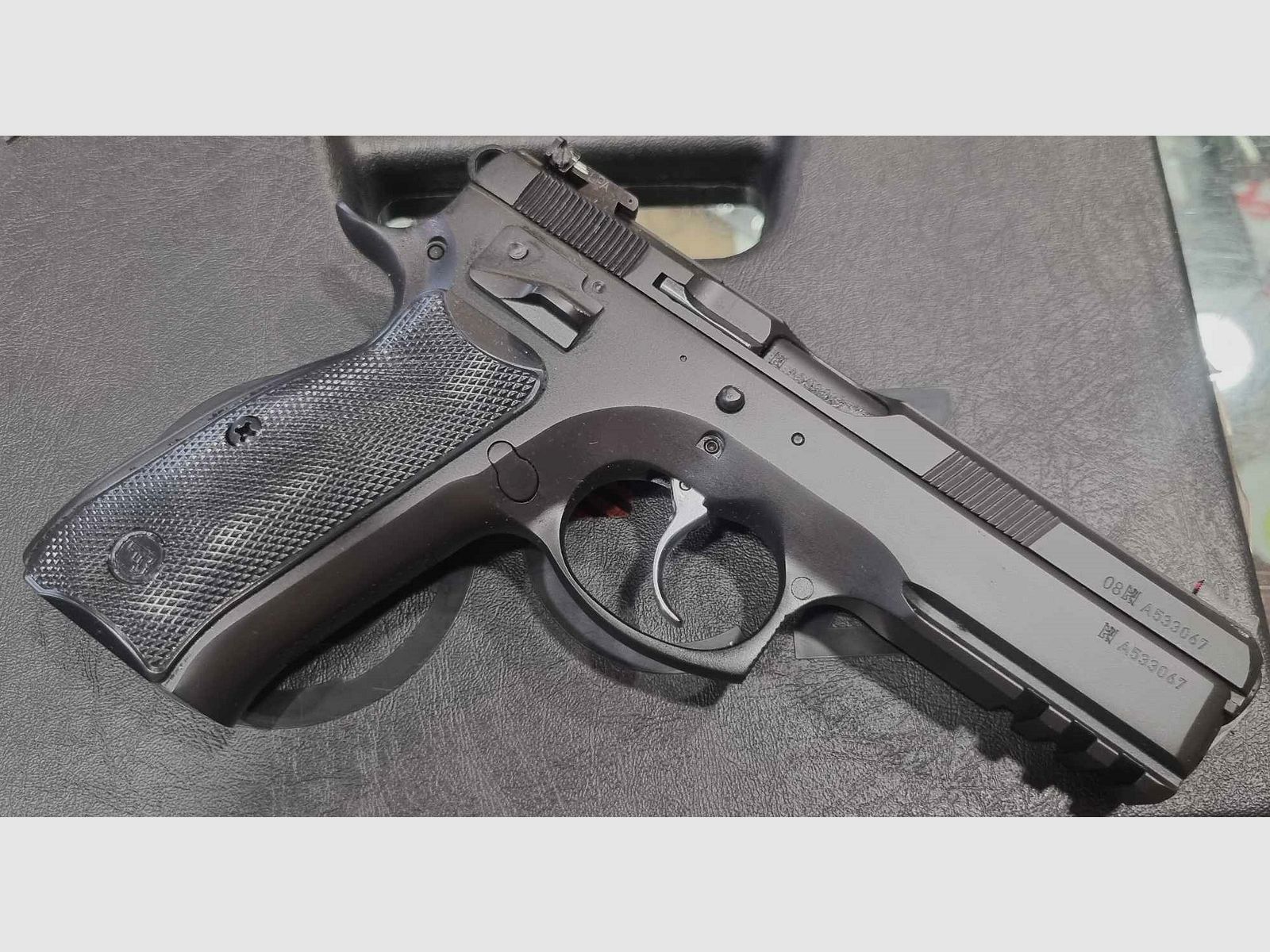 Pistolet CZ SP01 SHADOW cal. 9X21 – d’occasion mais parfait – comme neuf – également disponible avec un canon 9X19, image 1 sur 2