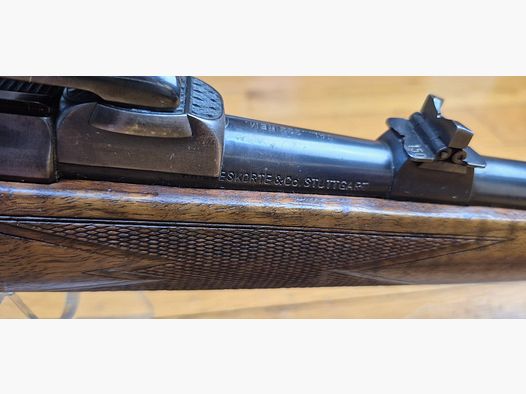 Très belle Carabine de chasse Krico 700 Jagdmatch — Cal .222 Rem — Fabrication Kriegeskorte à Stuttgart — Stetcher à l&rsquo;allemande — Lunette Hensoldt Wetzlar Diatal 4X32 sur montage tourelle 100% acier — Très beau bois de noyer grade élevé — Excellente mécanique — Excellente détente — Très beau canon quasi neuf – TBE/TBE+