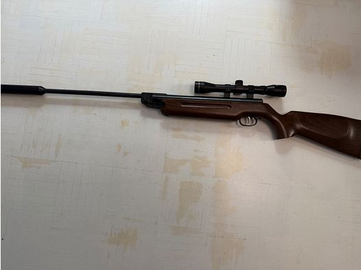 Weihrauch HW 35 K 4,5 mm / .177 – Walther 4x32 ZF + Schalldämpfer