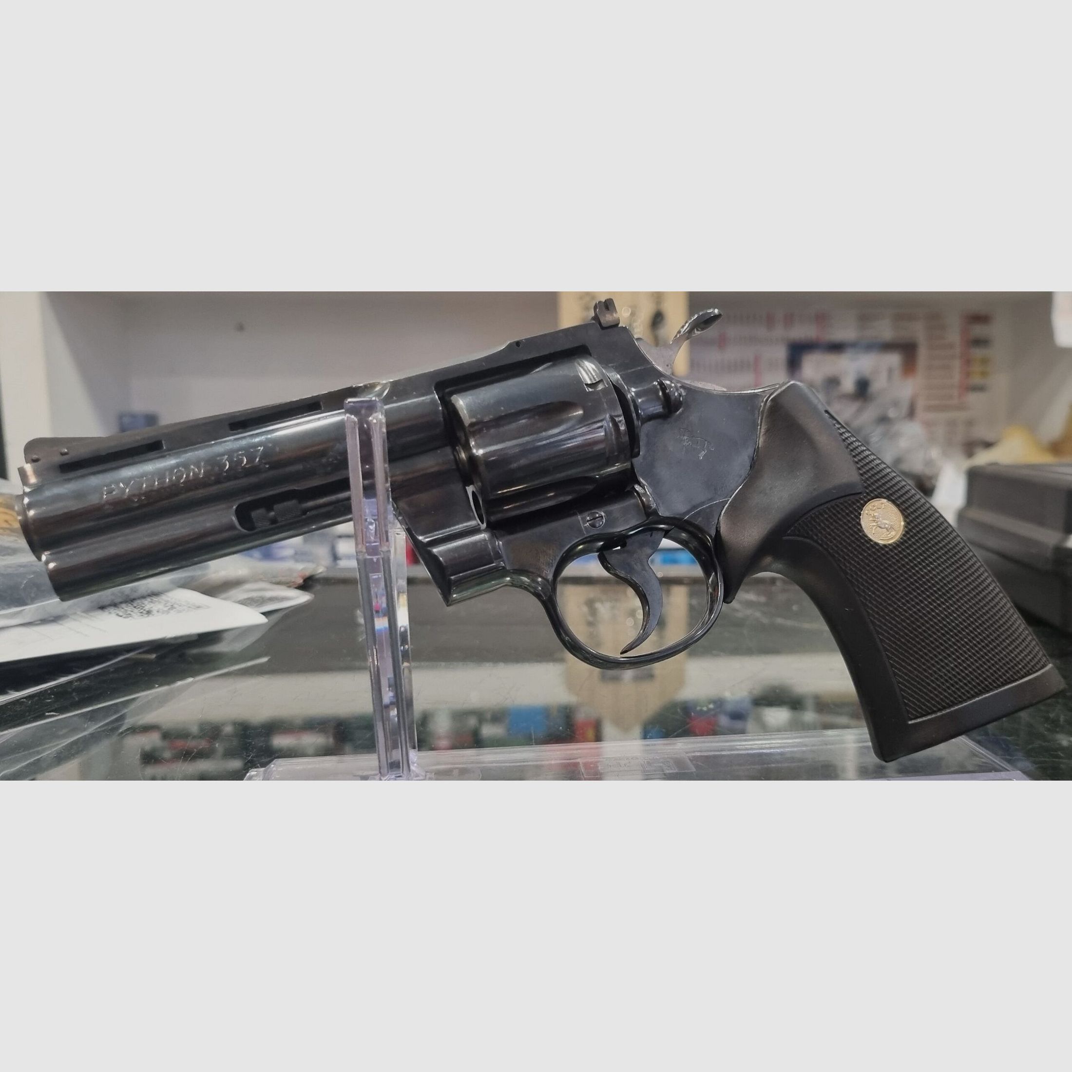COLT PYTHON 4" REVOLVER CAL. 357M – GEBRUIKT UITSTEKENDE STAAT