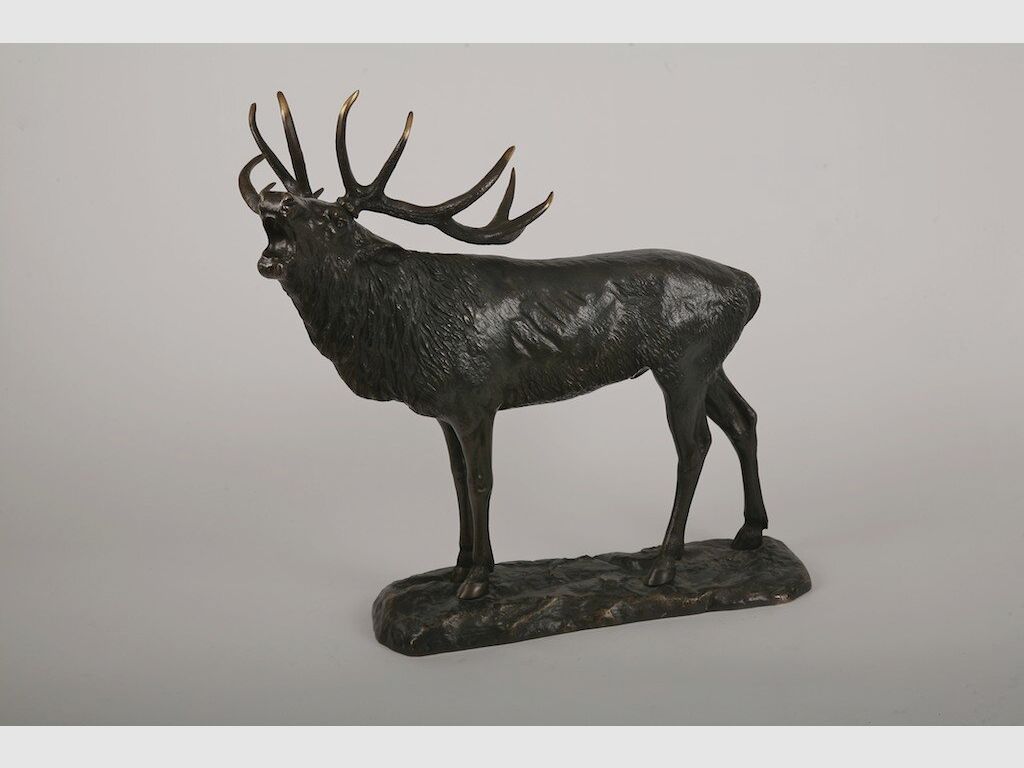 Lovergreen große Bronzestatue Motiv grasender Hirsch Maxi-Modell