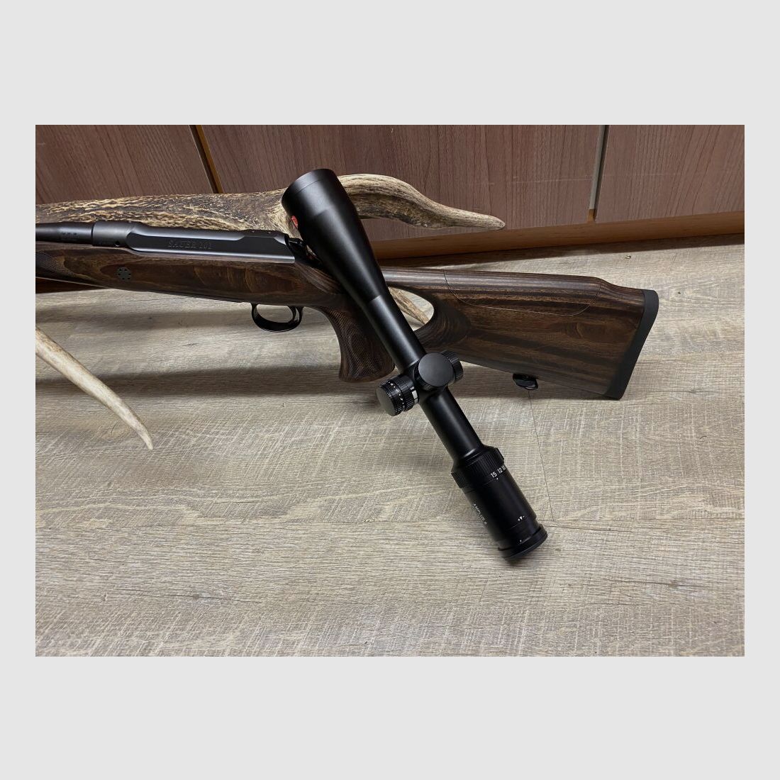 Sauer 101 GTI, mit Leica Amplus 6 2,5-15x50 i