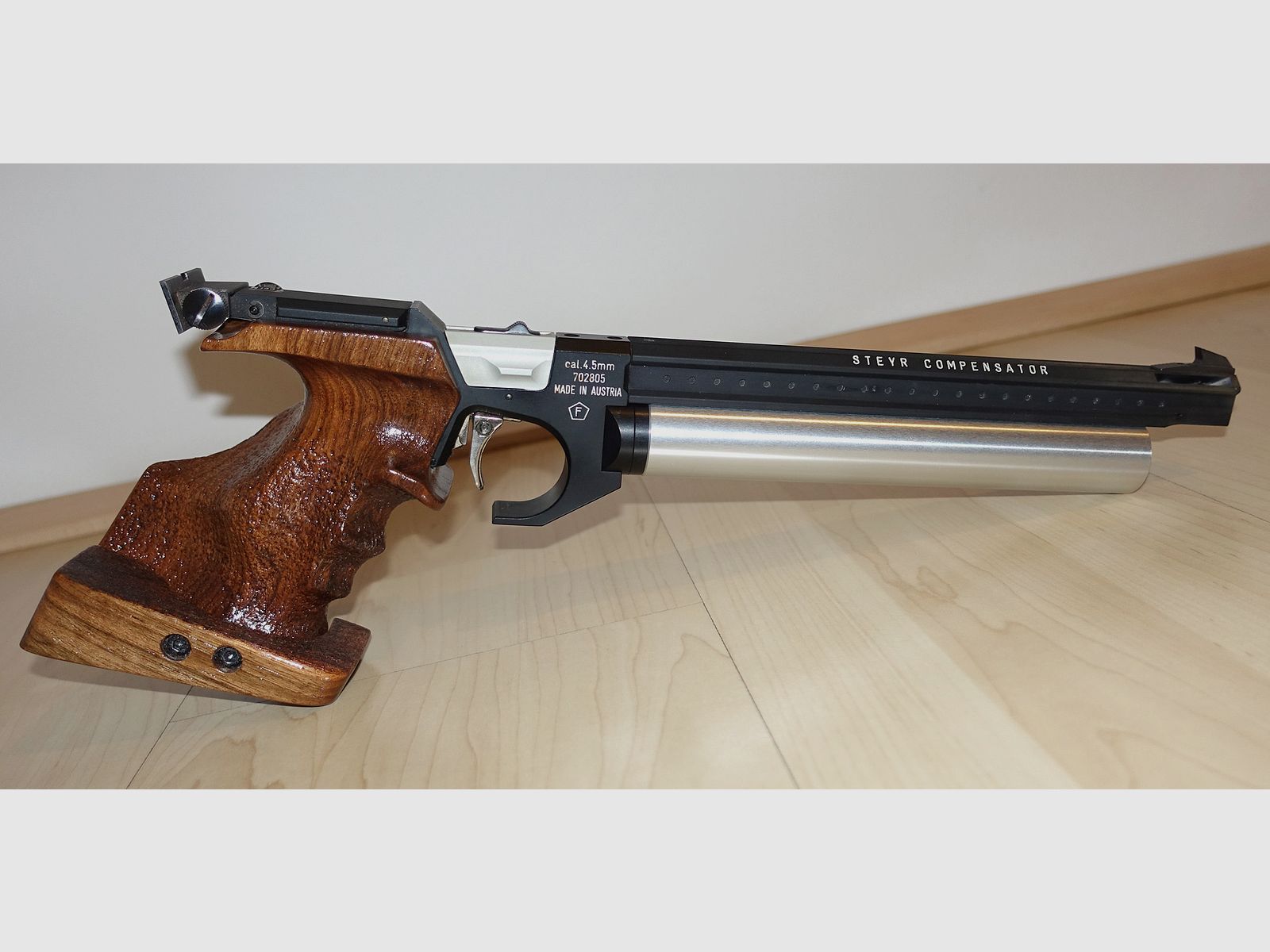 TOP Pressluft Matchpistole Steyr LP mit neuer Kartusche + Zubehör