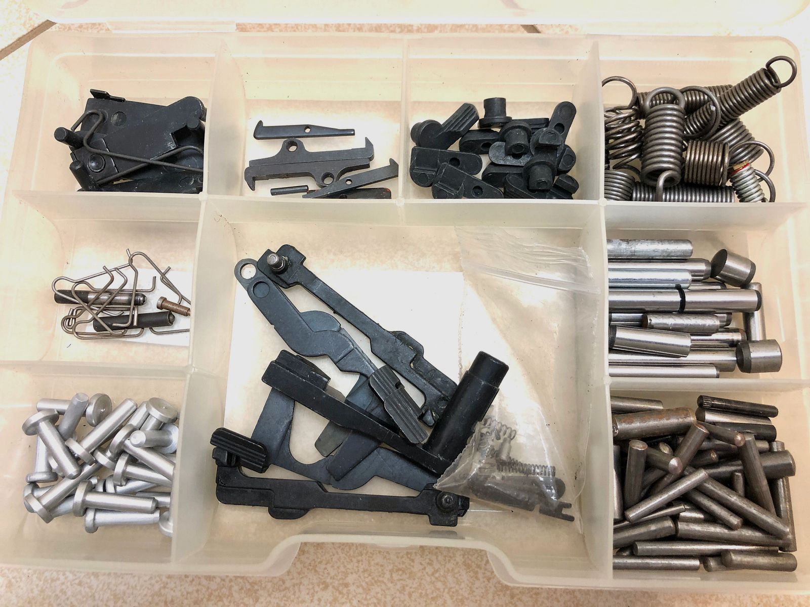 ••• #3 Ersatzteile / Reparatur-Konvolut für Schreckschusswaffen •••