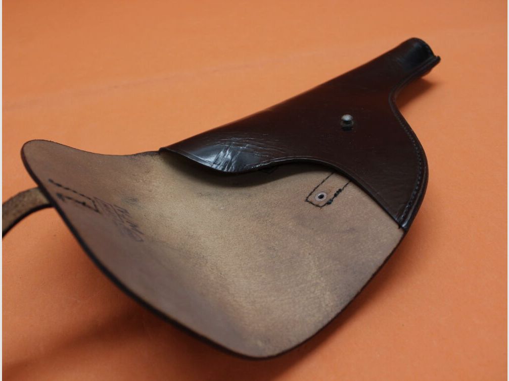 DDR MDI SURPLUS Suhler Werkstätten LP1: Signalpistolentasche Leder schwarz, 1. Modell ohne Munitionsfach MdI Stempel
