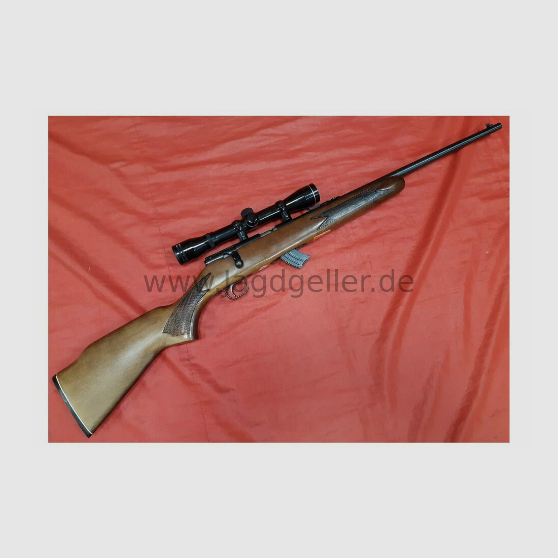 Repetierbüchse Lakefield mit Magazin und 4x32 Zielfernrohr .22lr