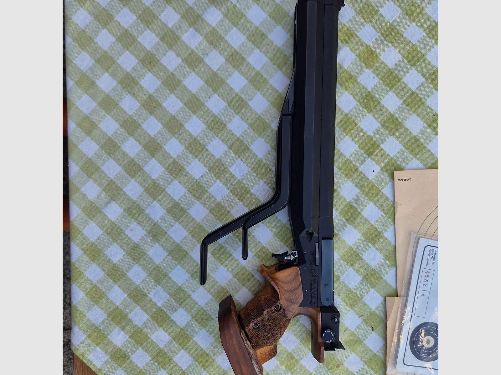 Pistola de competición Feinwerkbau Modelo 102