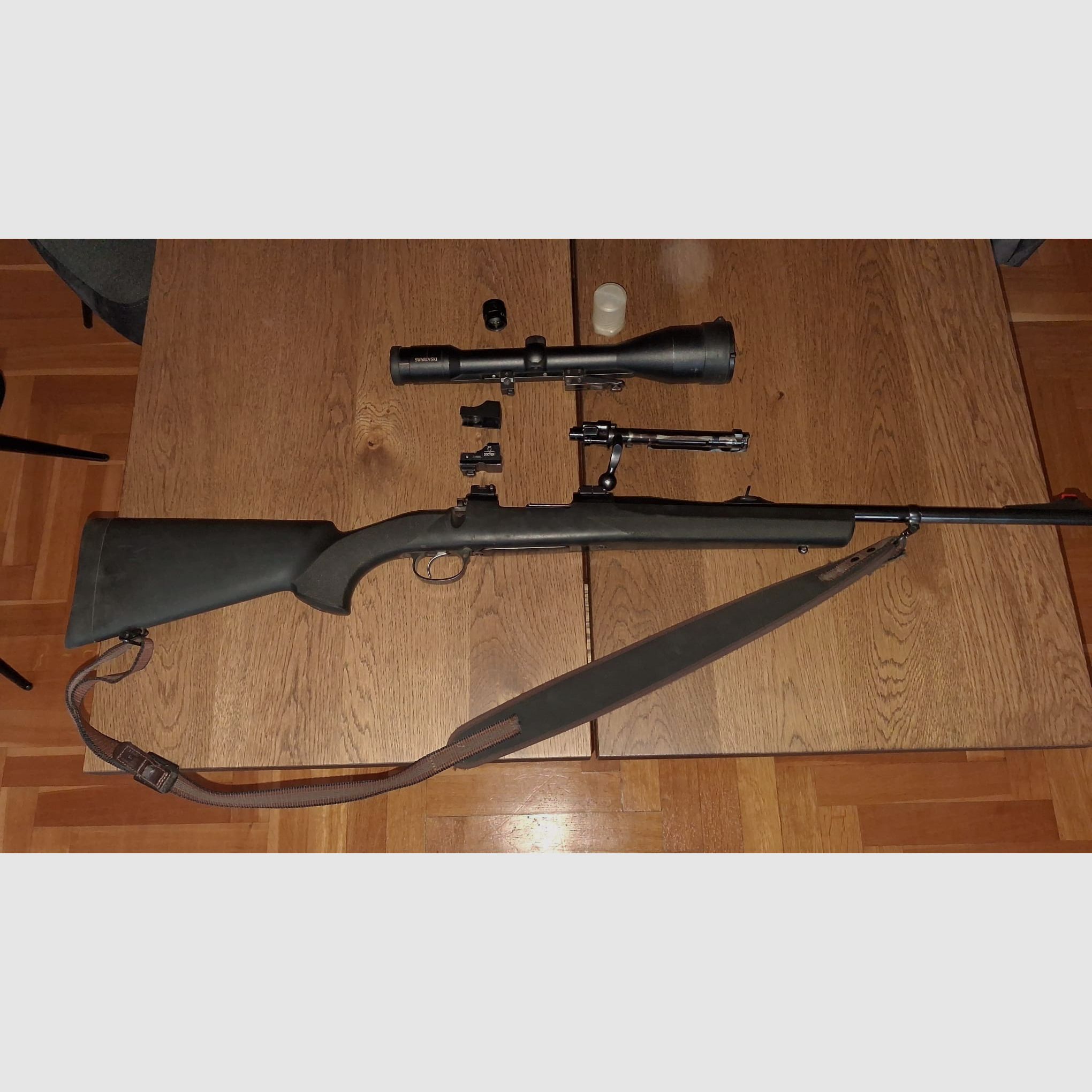 Mauser 98 „Forest“ in calibro 9,3x62 – pacchetto completo (Swarovski 8x56 + Docter Sight)