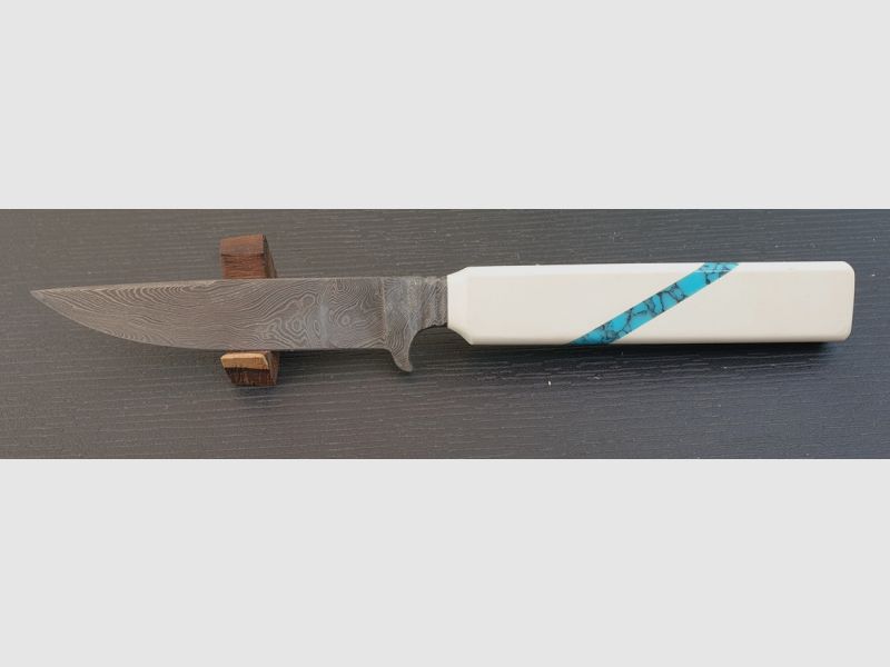 Handgemachter Jagdnicker mit Damastklinge