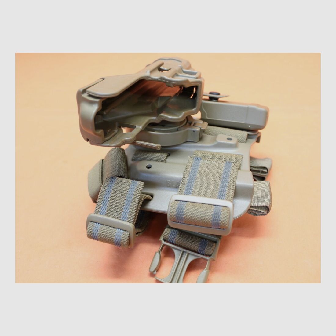 Blackhawk Blackhawk Holster System SERPA Tactical Level 3 RH Heckler&Koch HK P8 (Bundeswehr) coyote CT