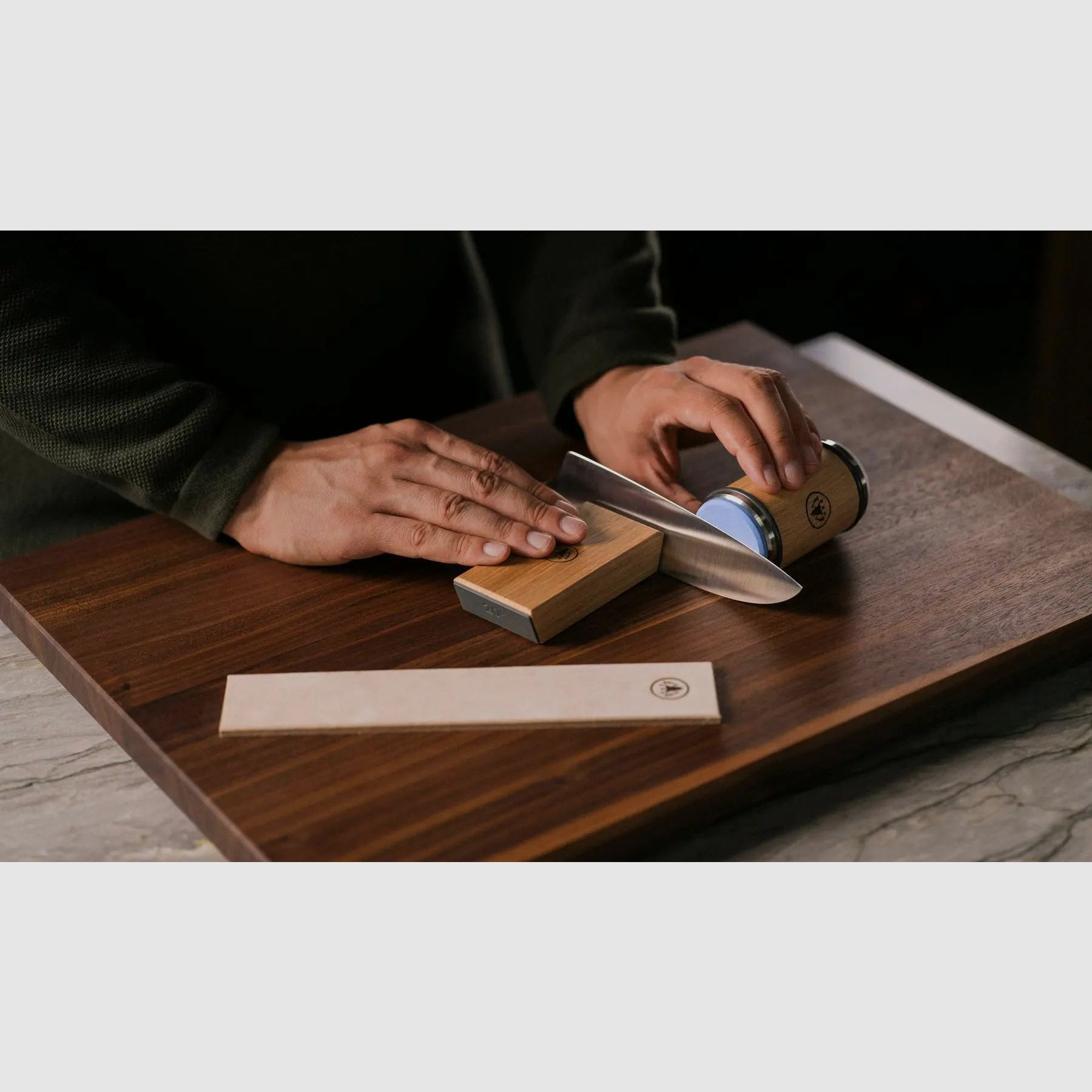 Affûteur à Rouleau HORL3 Chêne & Guide d'Aiguisage Magnétique