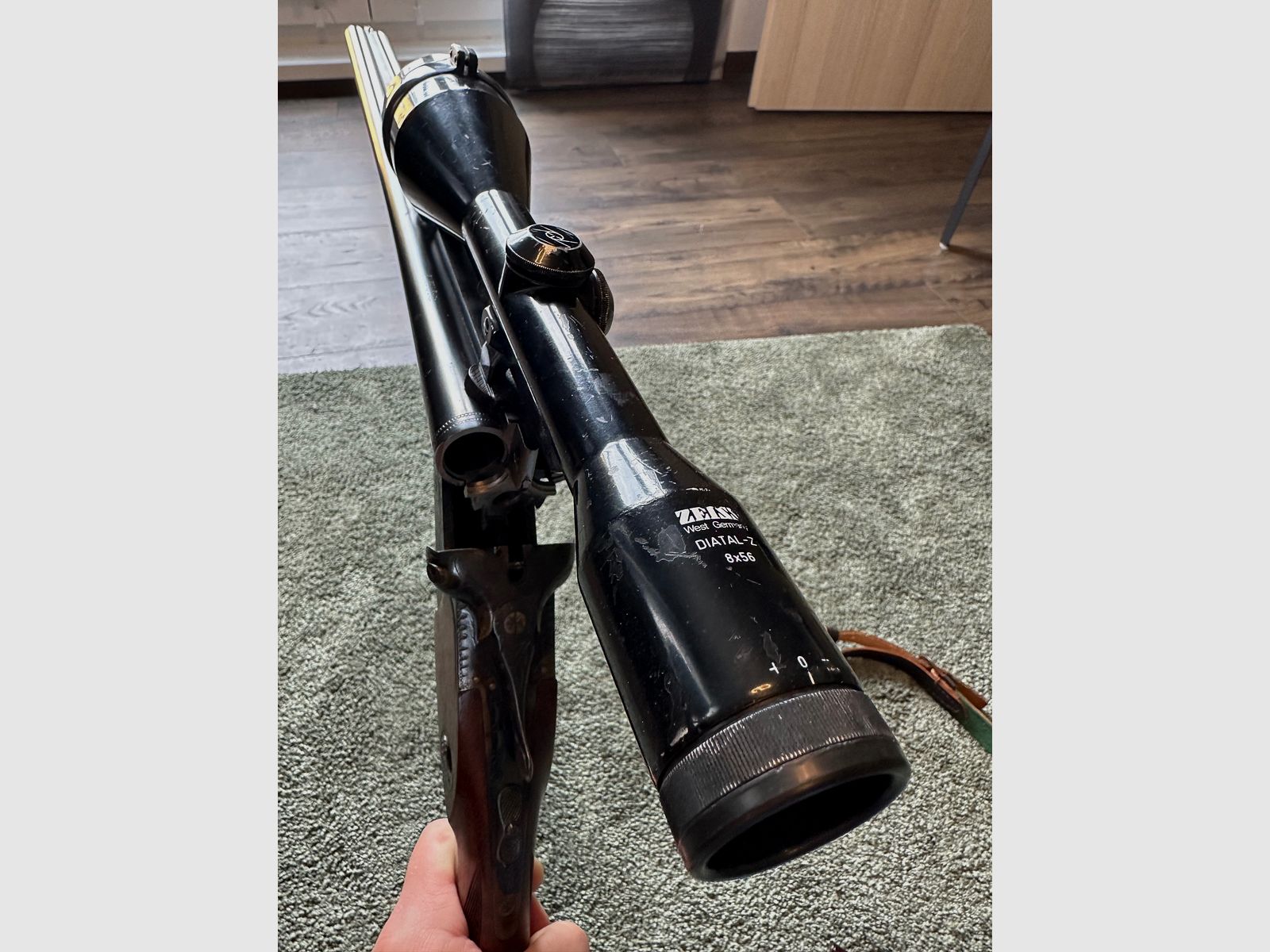 Suhler Jagdhütte Drilling – Kaliber 12/70 & 7x65R – neuwertig – mit Zeiss Diatal-Z 8x56  und dunkler Basküle
