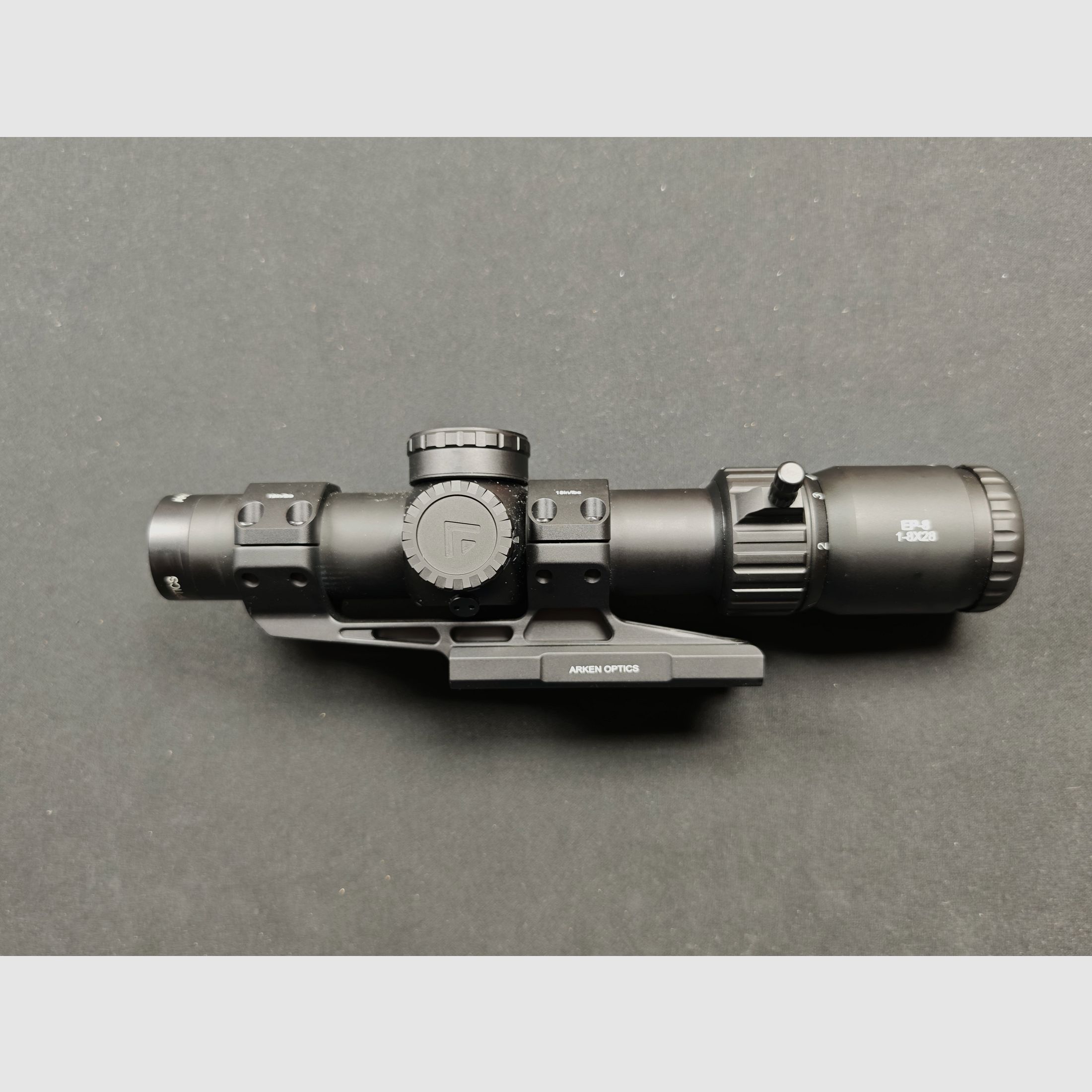 Scope Arken EP-8 1-8X28 FFP KL BOX MOA - like new