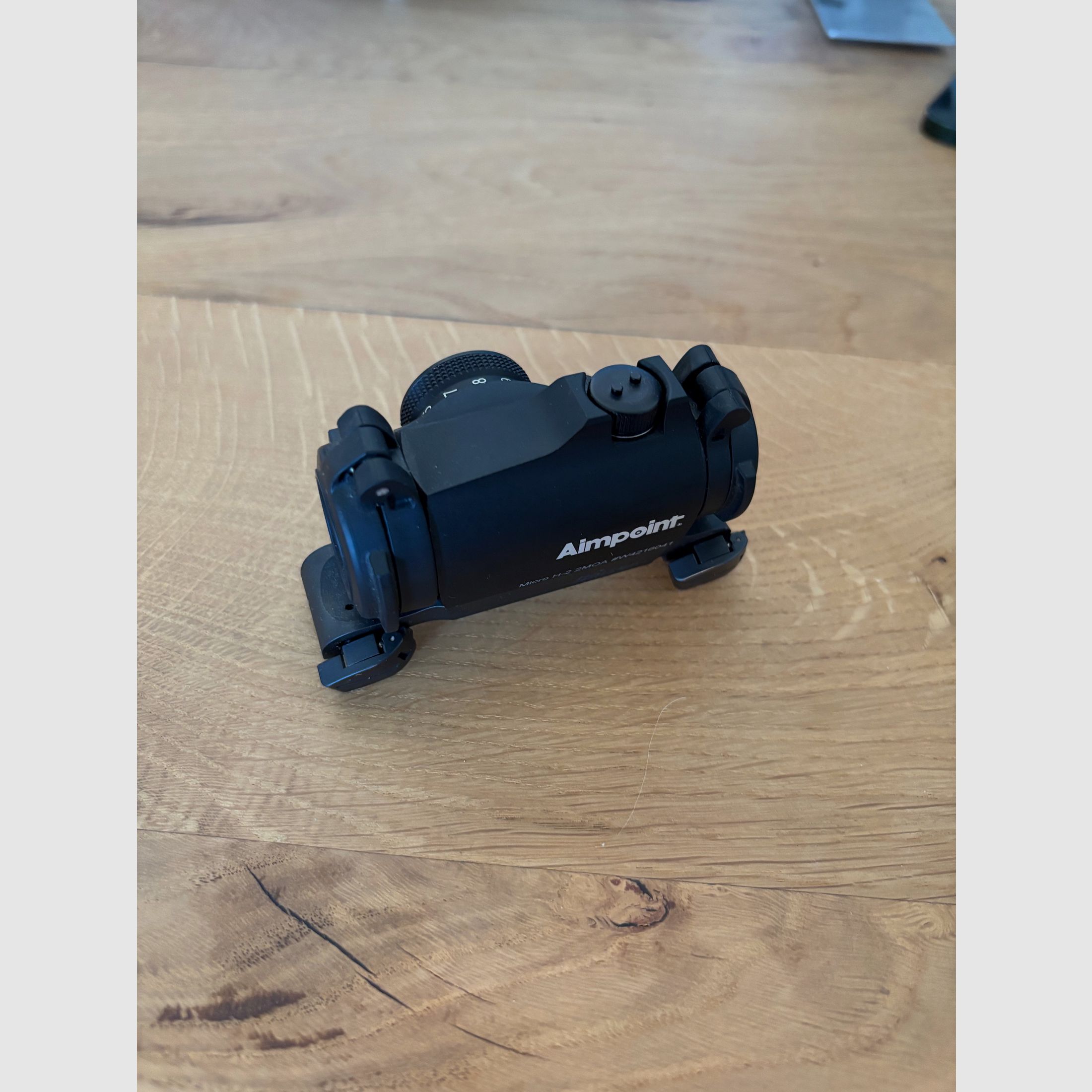 Aimpoint H2 z montażem na szynie Blaser