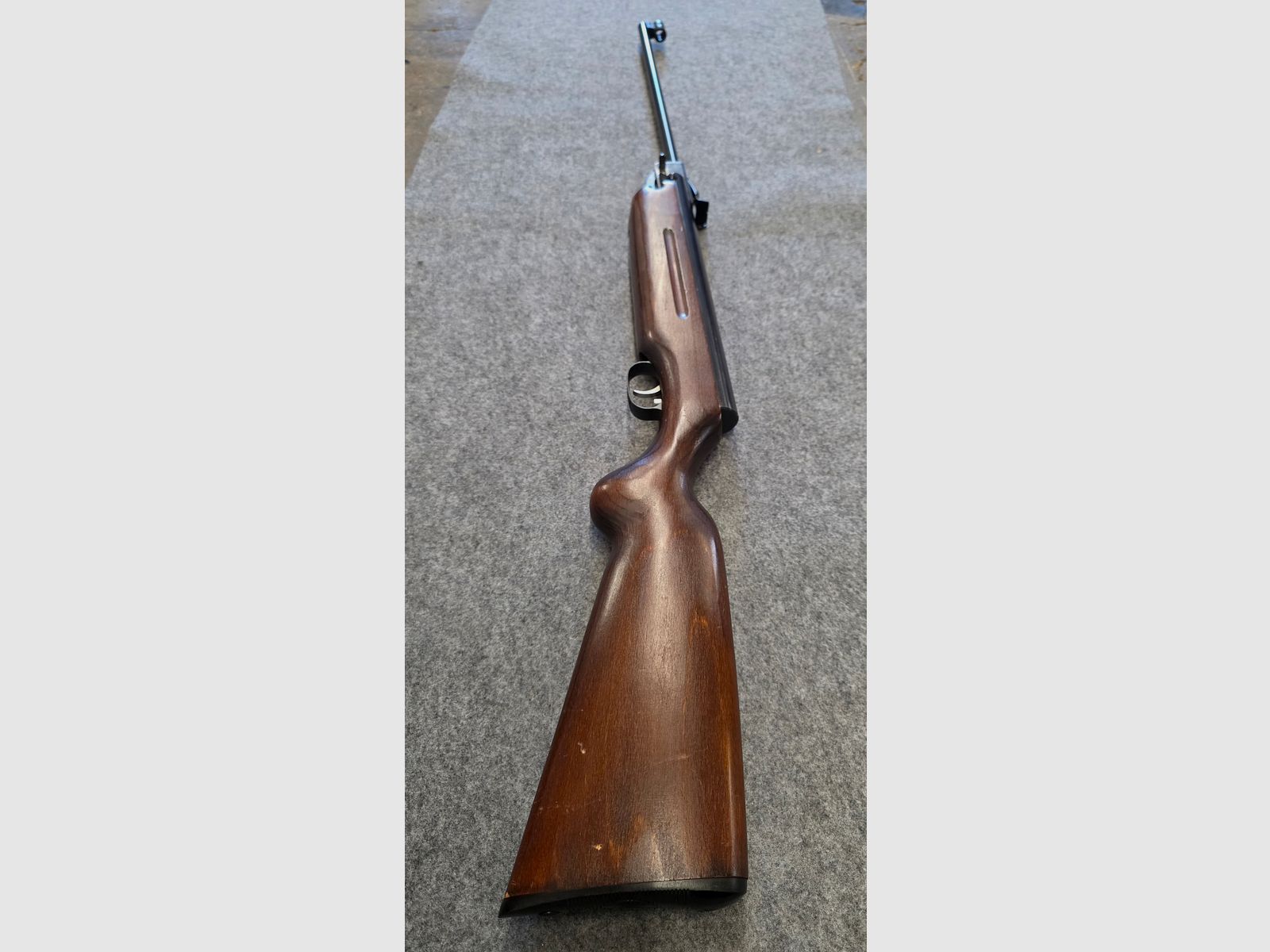 Weihrauch HW 35 z 1970 r. z oznaczeniem F, karabinek łamany, wiatrówka kaliber 4,5 mm HW35
