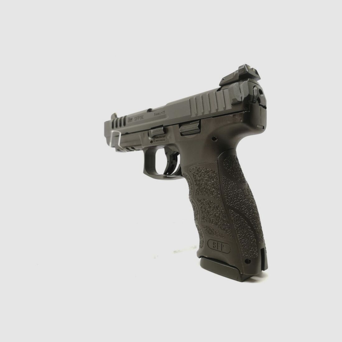 Heckler & Koch SFP9L-SF Wippe m. 4 Magazinen & Zubehör