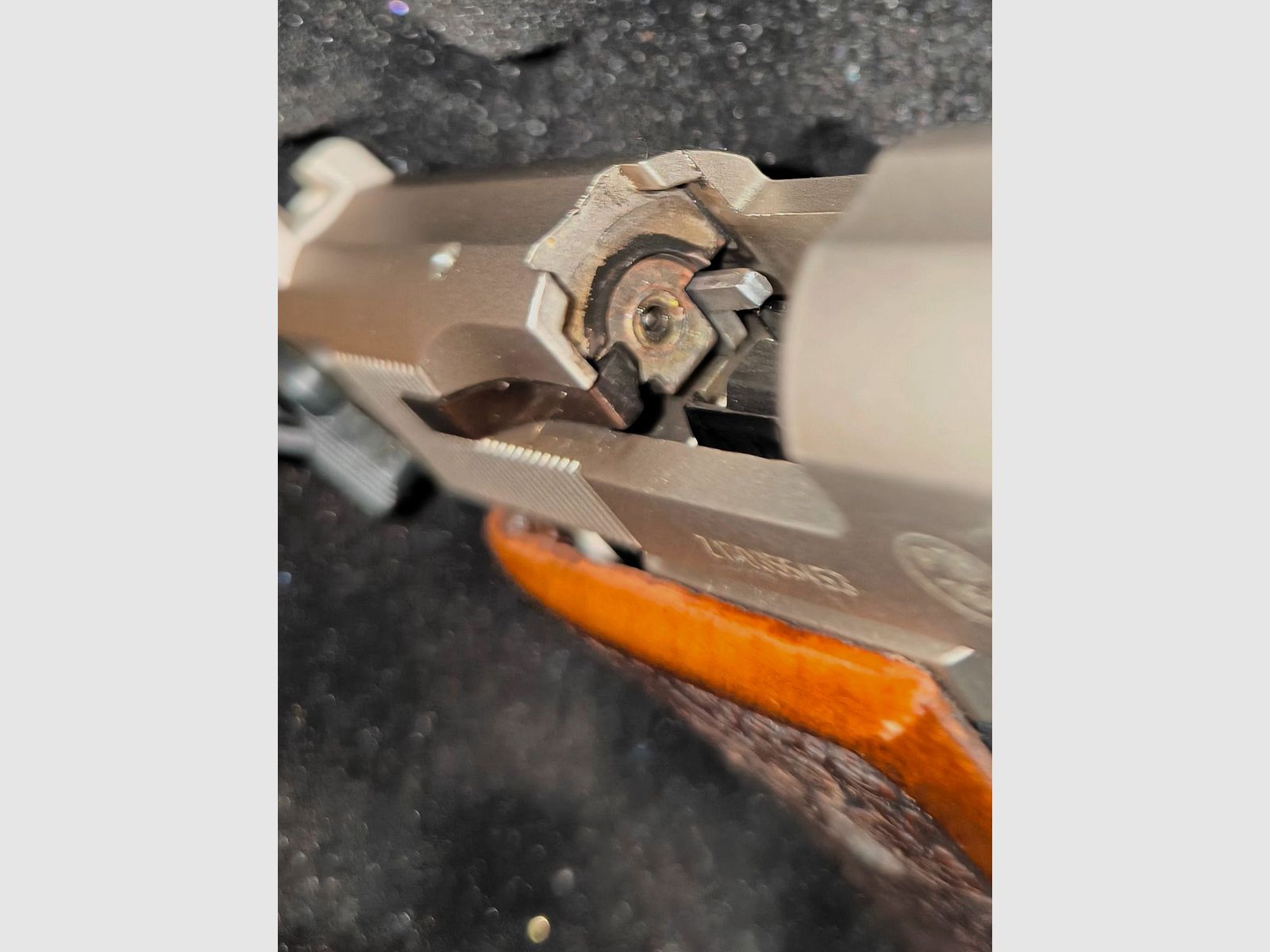 ⚠️ Attenzione collezionisti di armi Walther - pezzo da vetrina - Walther P88 Compact con impugnature in legno e decorazioni nelle impugnature in legno, in condizioni ottimali sia estetiche che funzionali e solo un caricatore utilizzato per prova!! PTB - 764