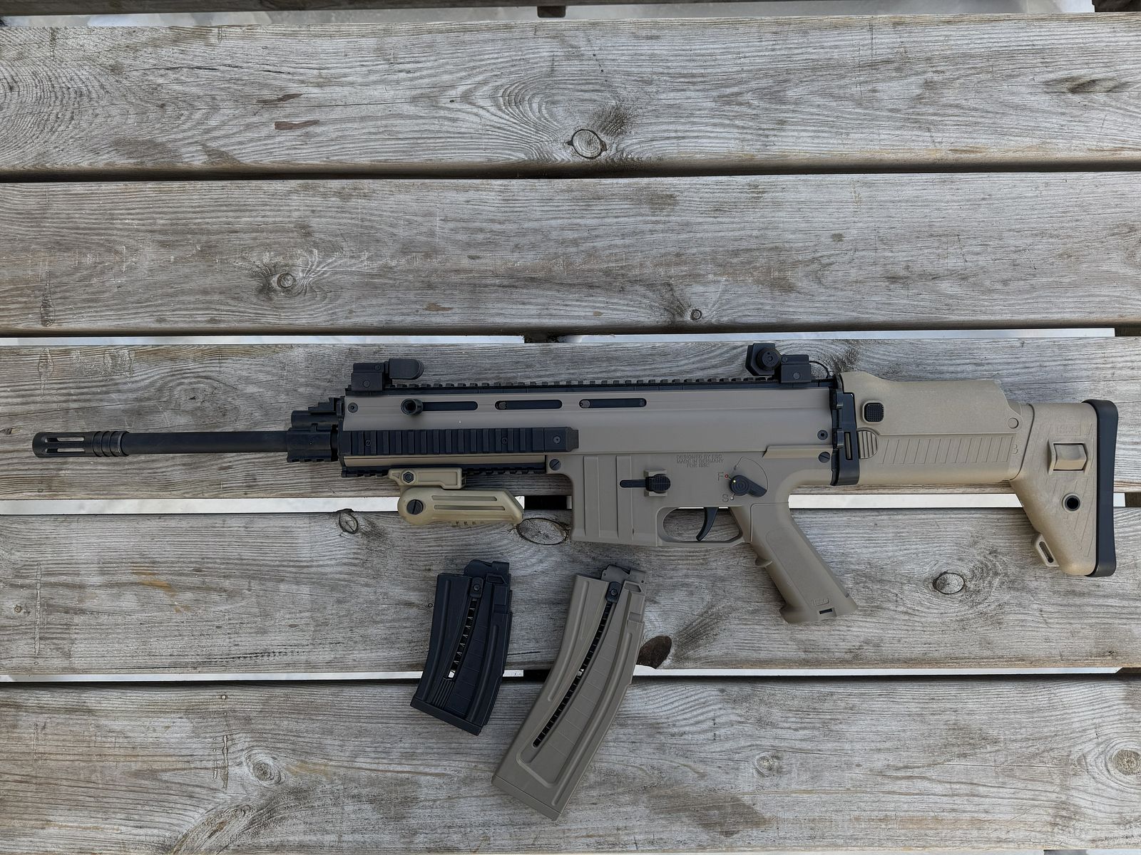 Zelfladende geweer, ISSC MK22 woestijn standaard MFD, .22lr.