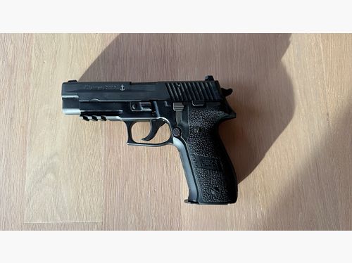 Sig Sauer P226 Mk25 9mm con fondina