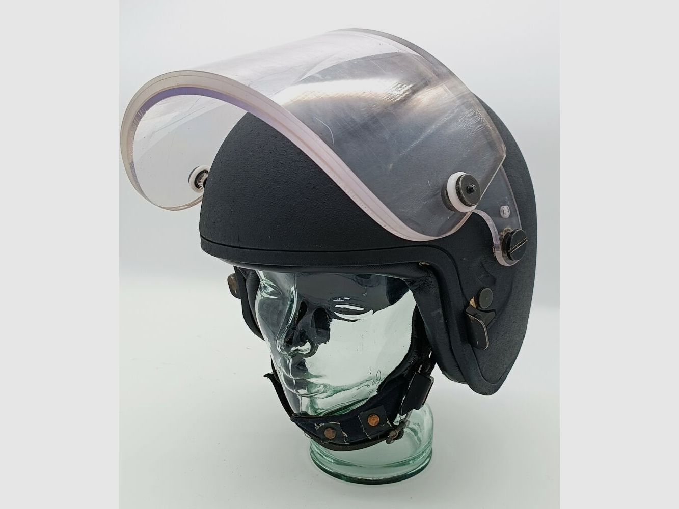 Schuberth P100 Polizeihelm aus Kevlar mit ballistischem Visier