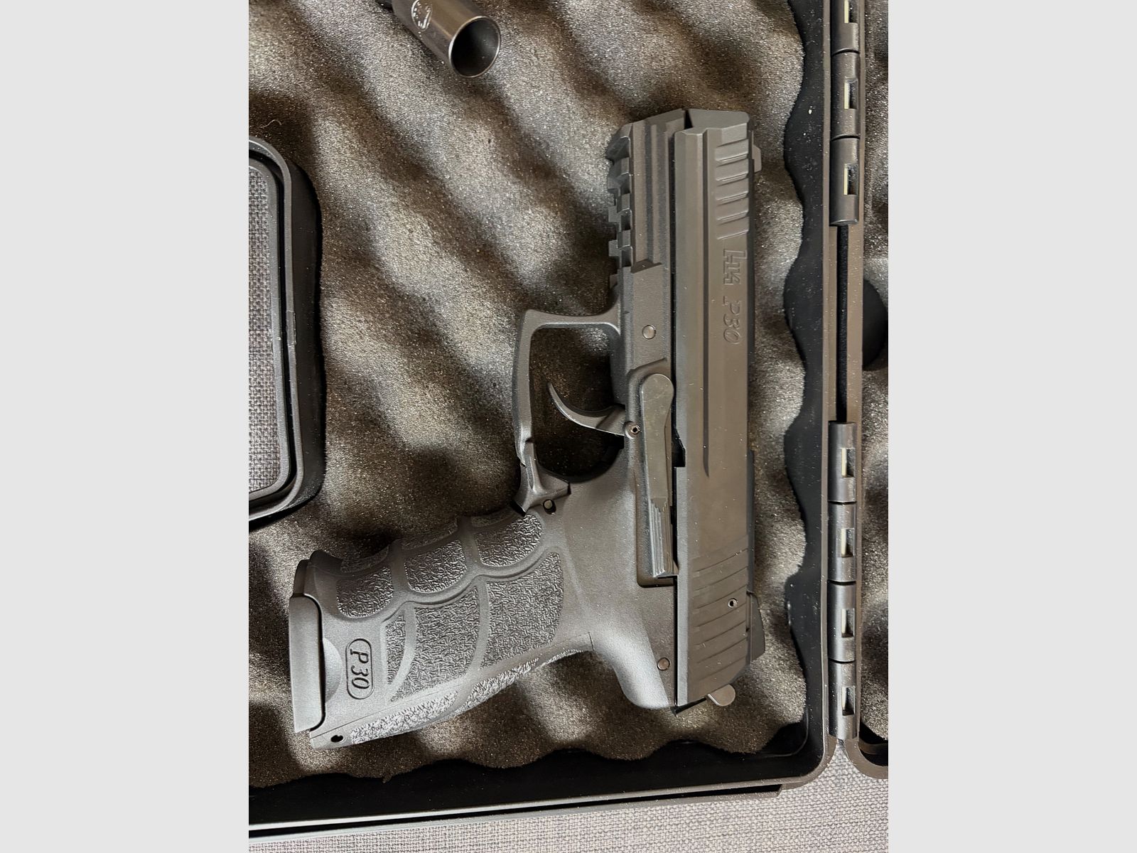 Heckler und Koch P30 mit 100 Schuss Platzpatronen 