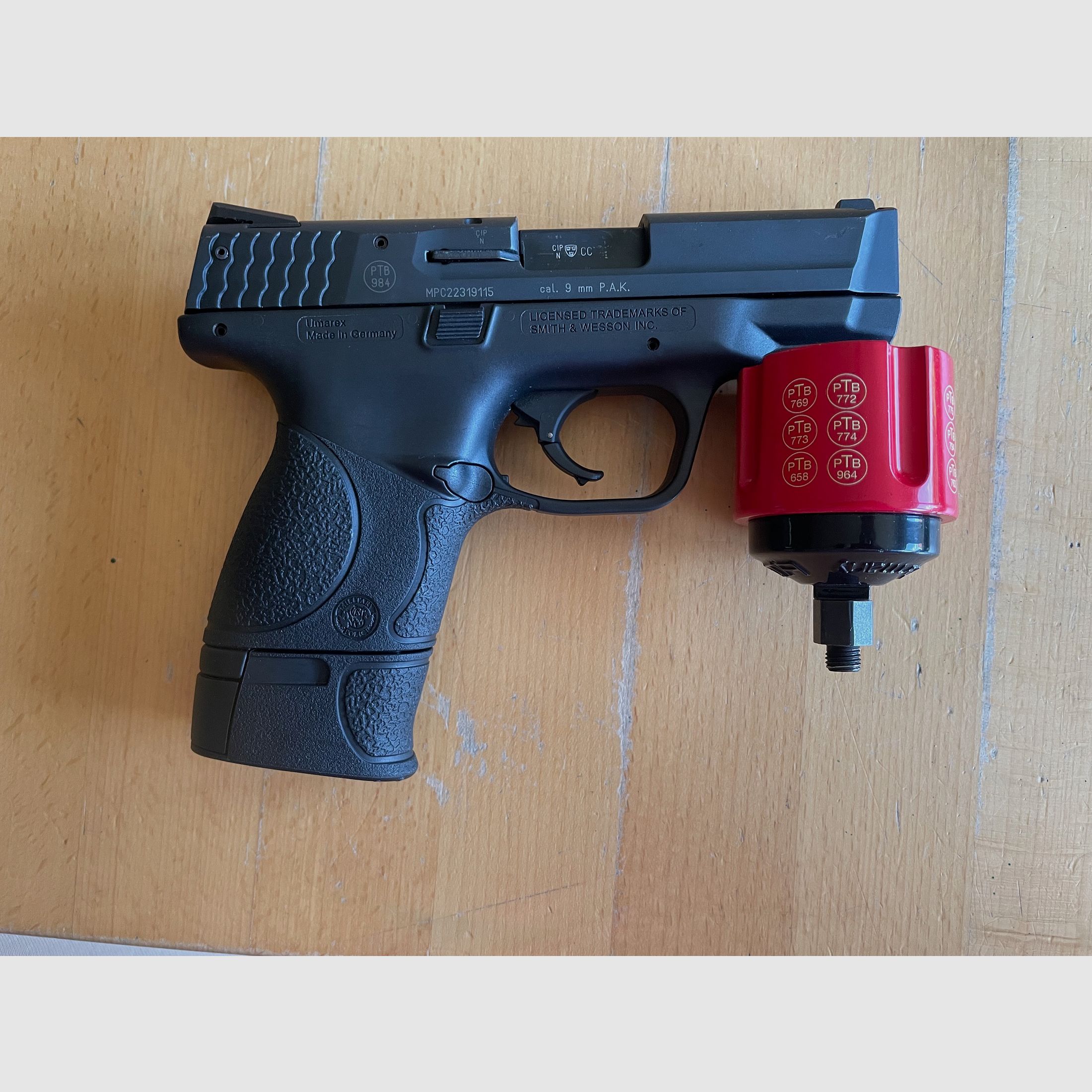 Smith & Wesson M&P 9c blank firing pistol 9 mm P.A.K. – Excellent condition – only 100 shots.
