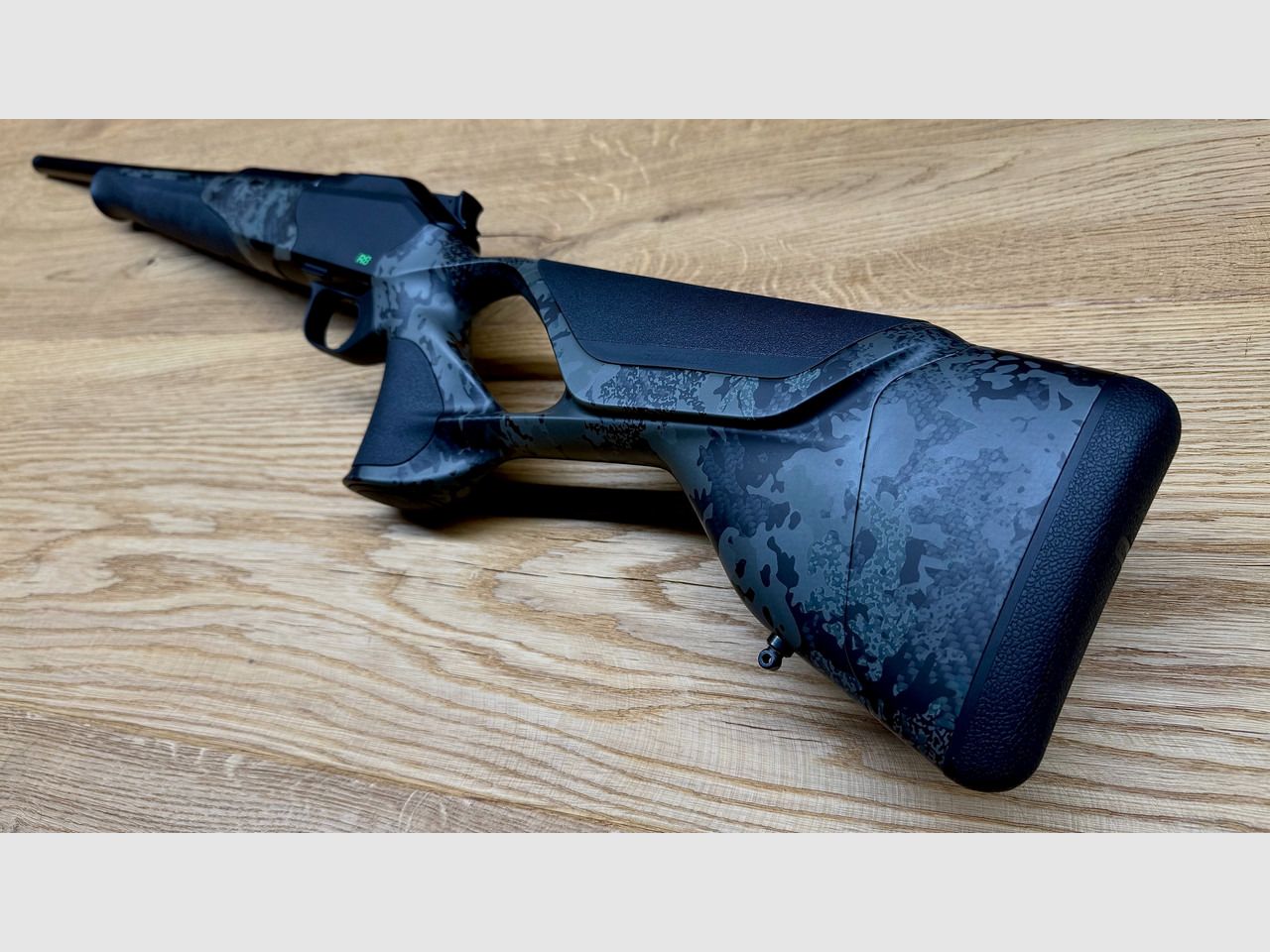 Blaser R8 Custom Carbon Huntec-Camo / Elastomereinlagen / gekürzter Lauf / Mündungsgewinde / Logo giftgrün // TRAUMWAFFE 